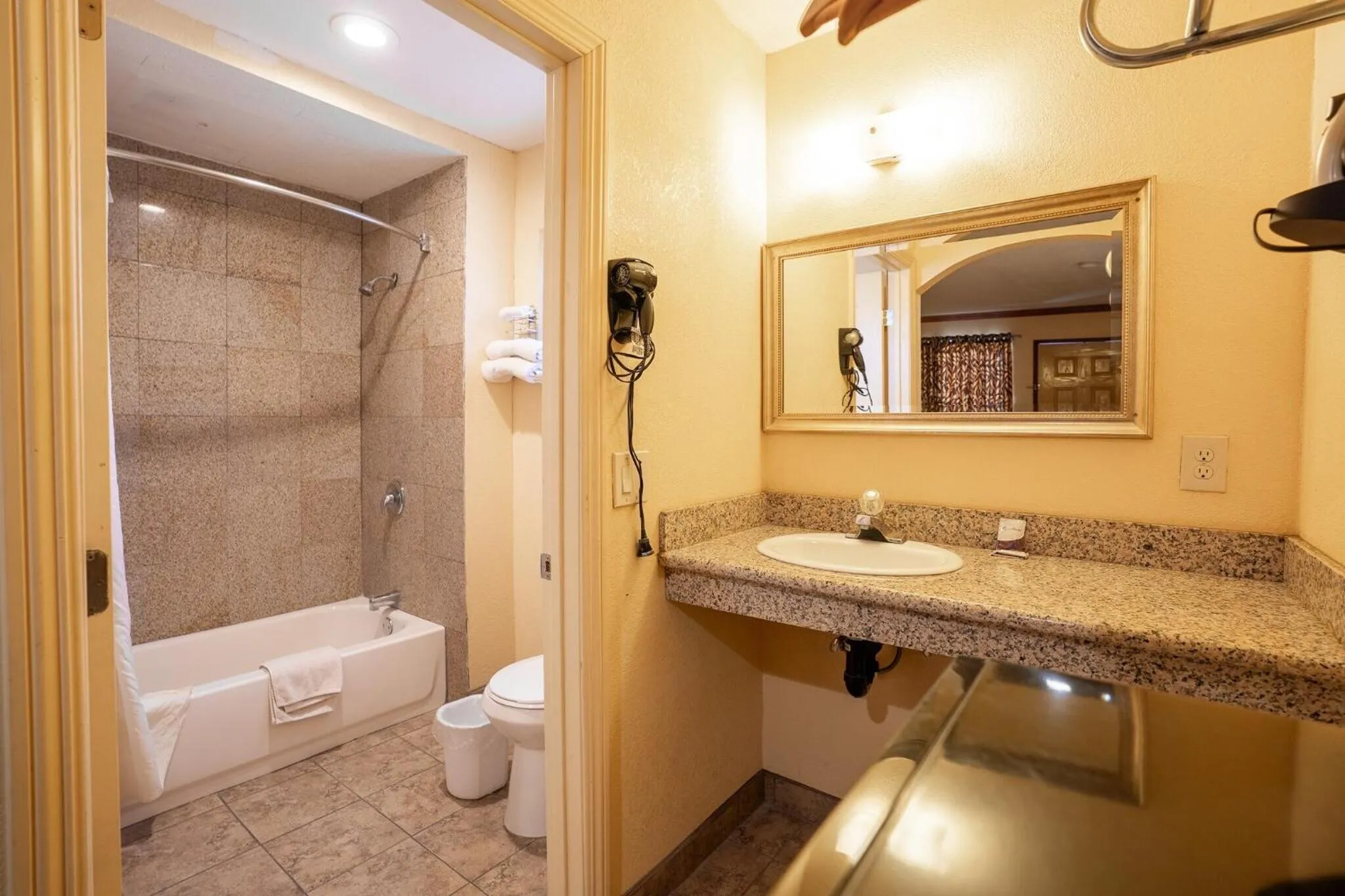 Bathroom in Sunstar Inn