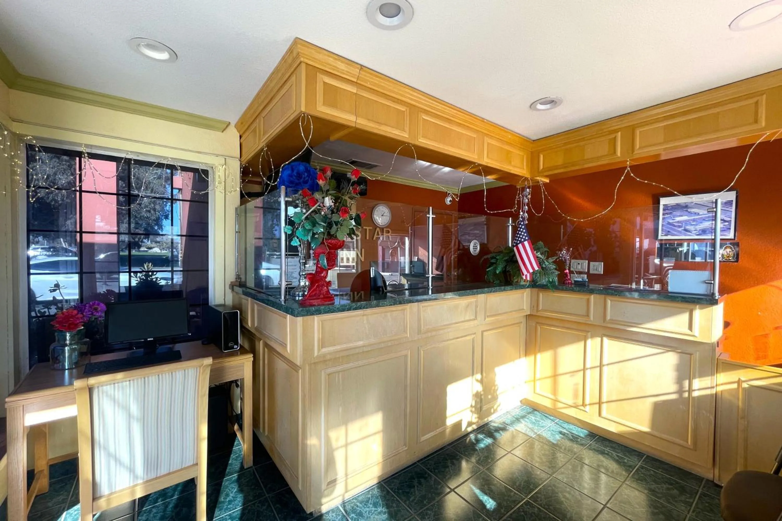 Lobby or reception in Sunstar Inn Los Banos near I-5