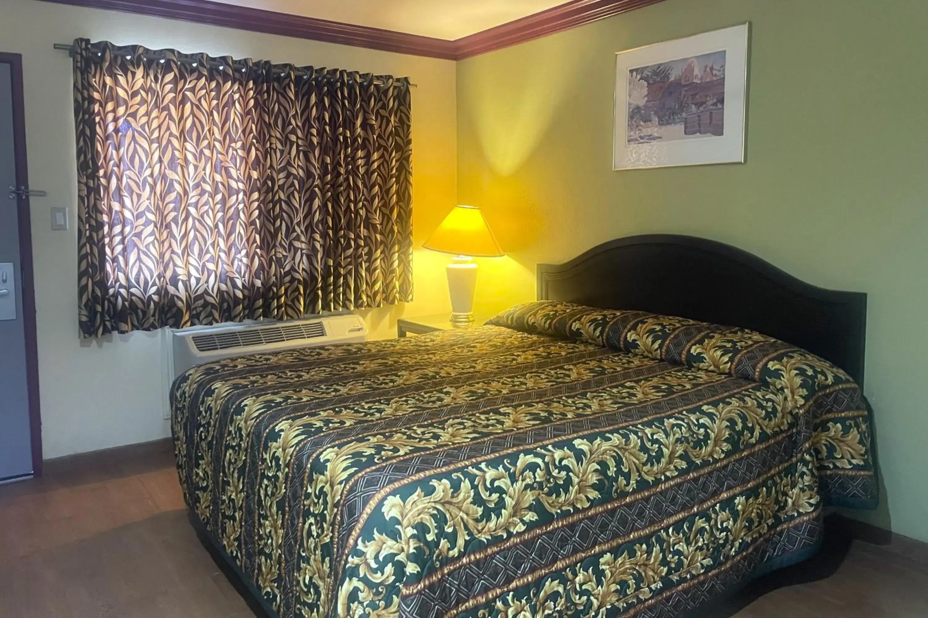 Bedroom, Bed in Sunstar Inn Los Banos near I-5 Bedroom, Bed in Sunstar Inn Los Banos near I-5