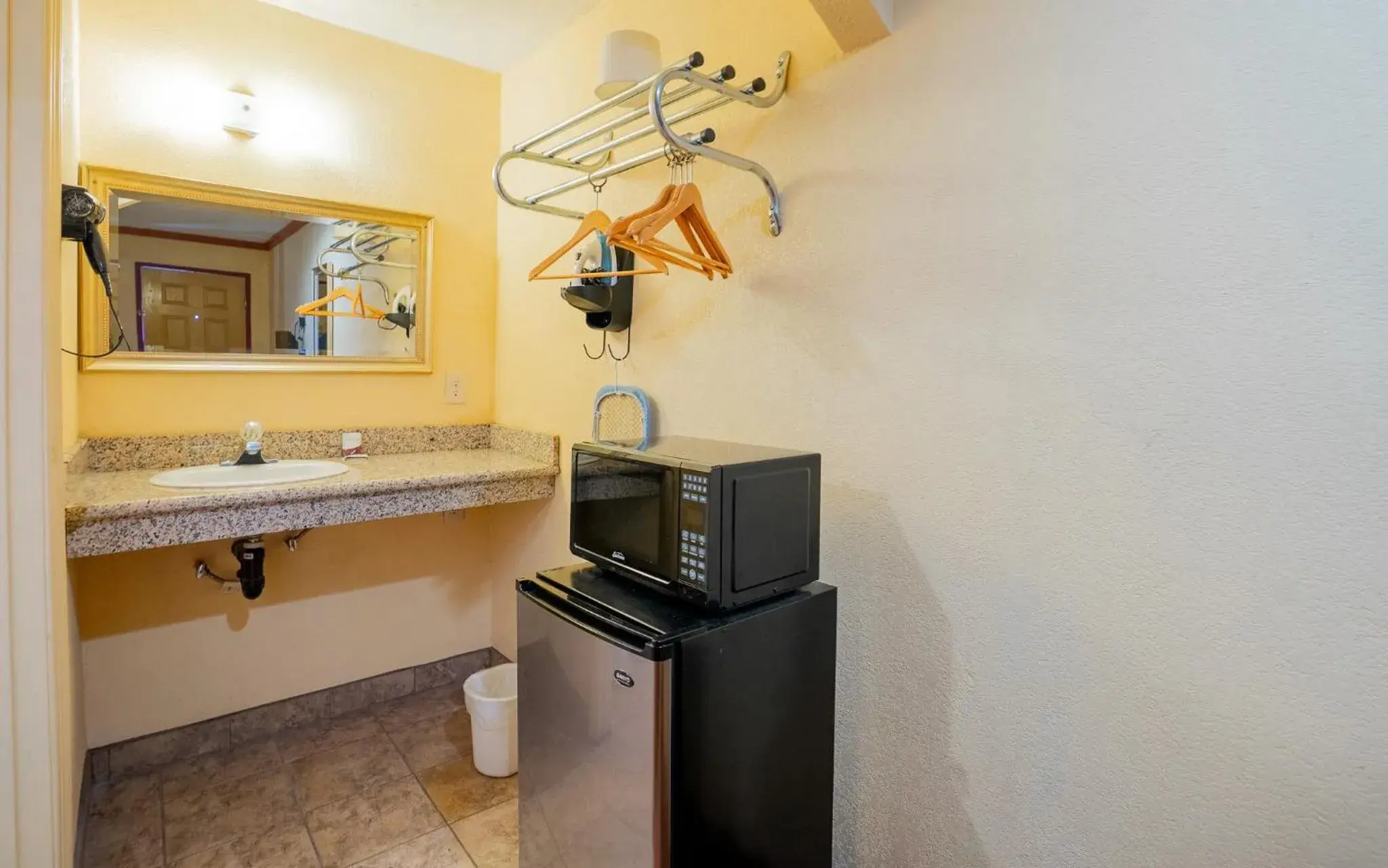 Area and facilities in Sunstar Inn Los Banos near I-5 Area and facilities in Sunstar Inn Los Banos near I-5