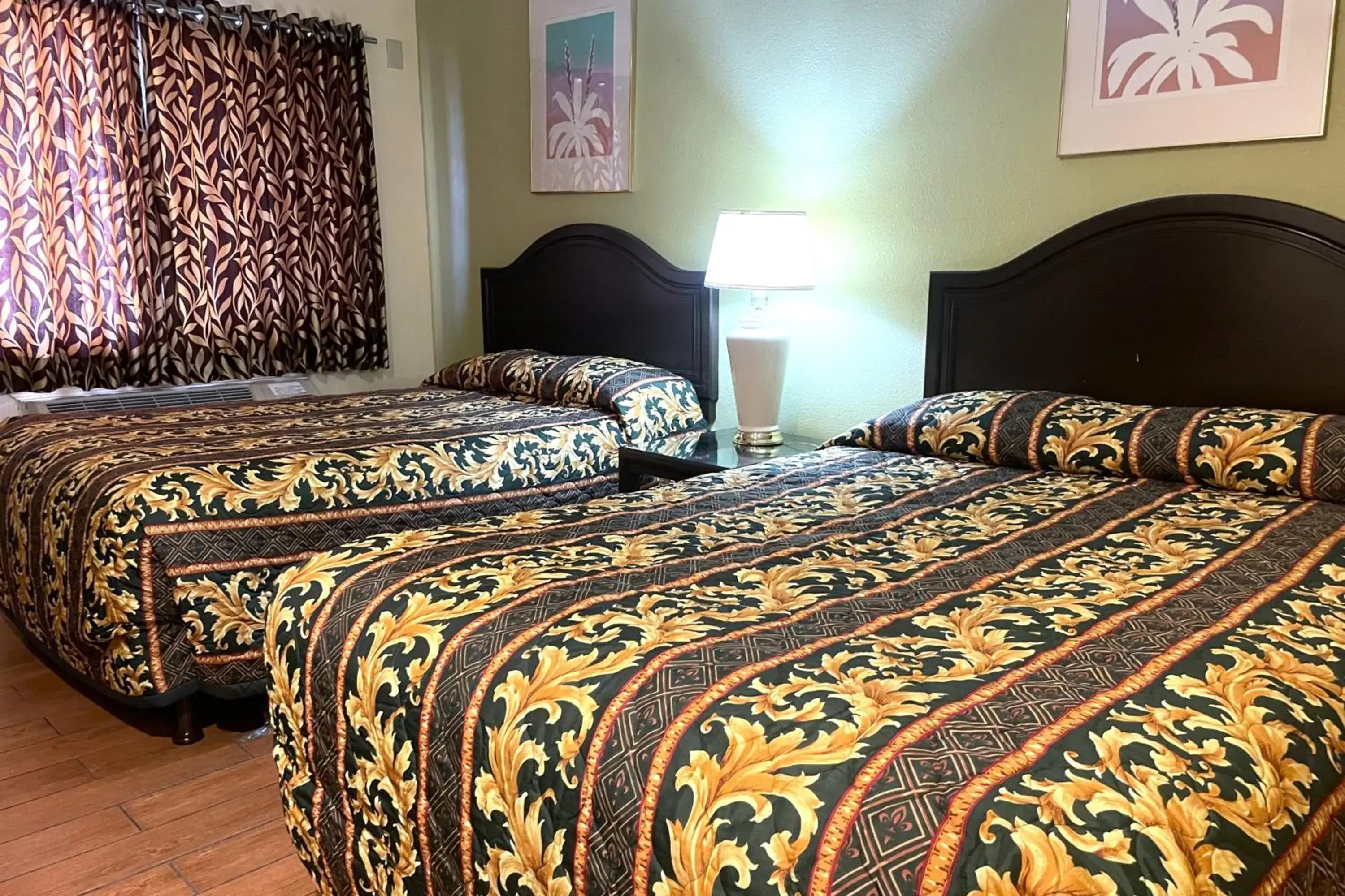 Bedroom, Bed in Sunstar Inn Los Banos near I-5 Bedroom, Bed in Sunstar Inn Los Banos near I-5