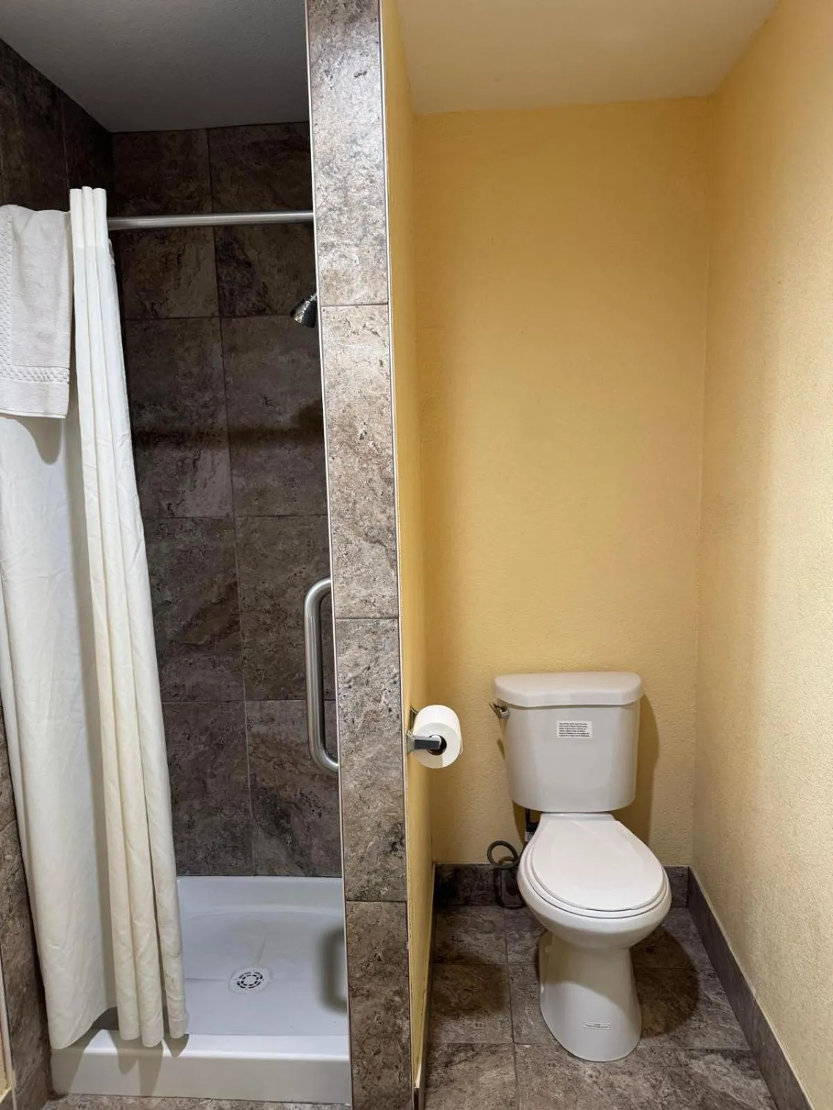 Bathroom in Sunstar Inn