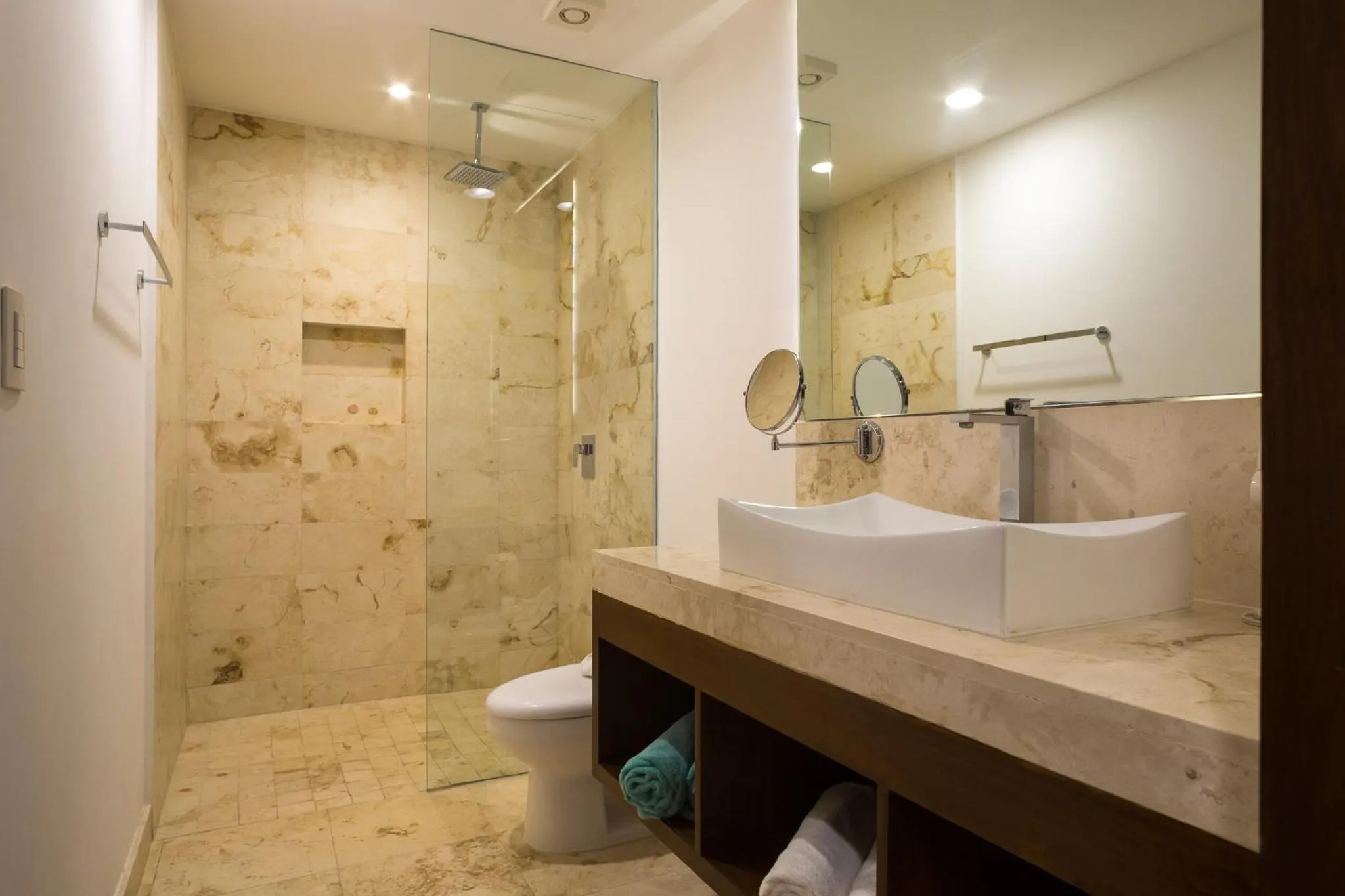 Bathroom in Lovely 1 Bedroom Condo with plunge pool In Bahia Principe Golf Resort