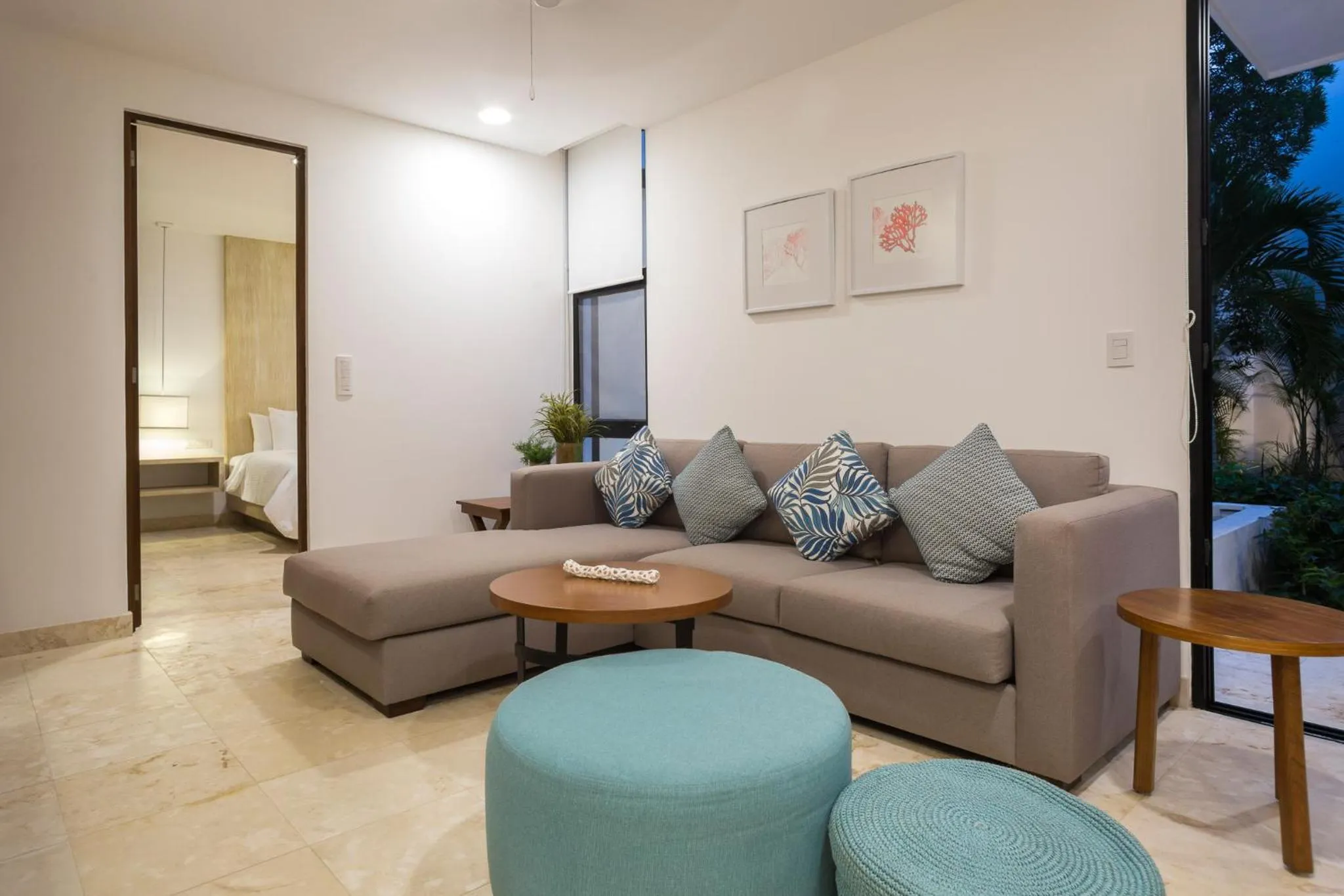 Living room in Lovely 1 Bedroom Condo with plunge pool In Bahia Principe Golf Resort