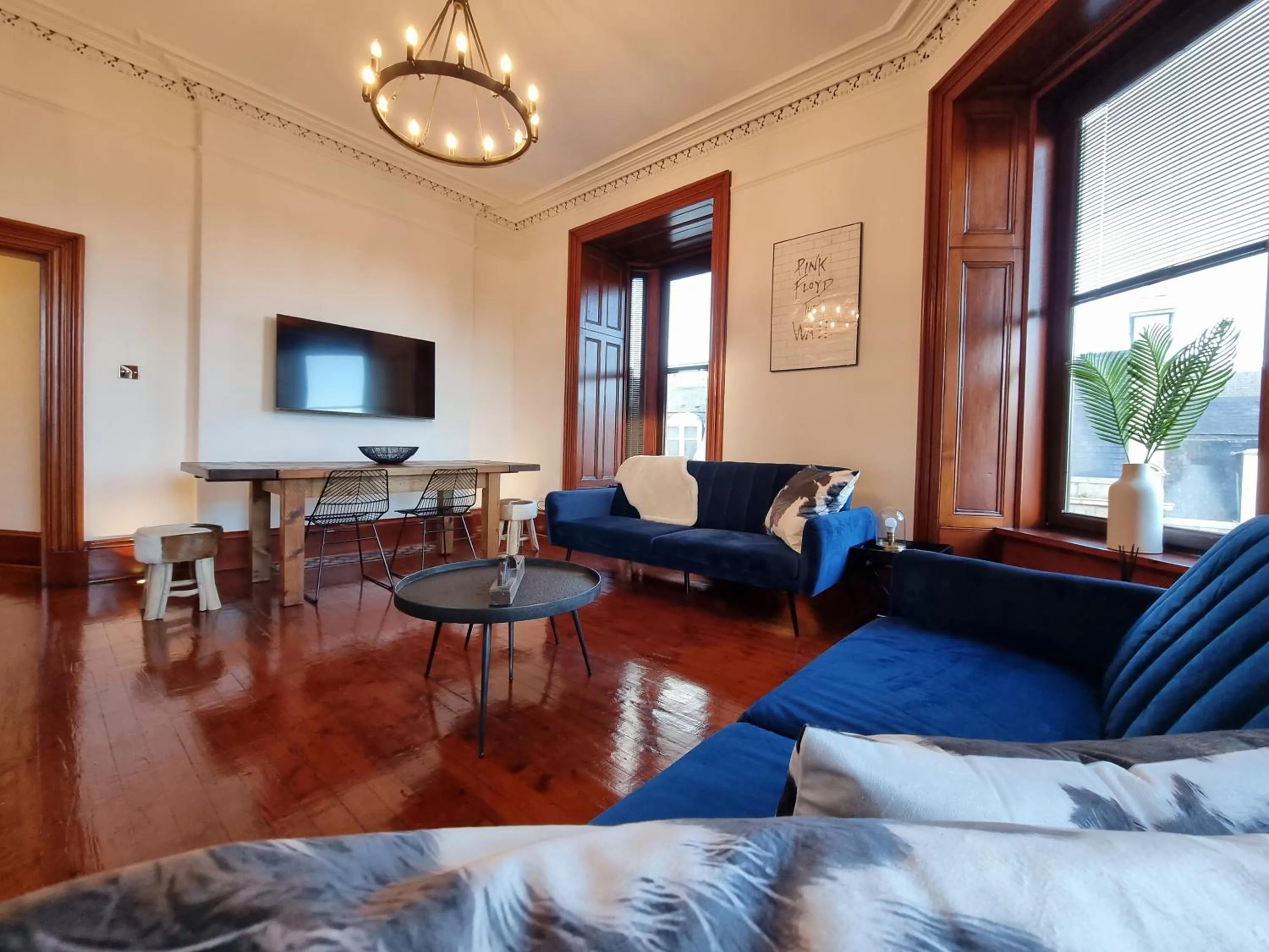 Luxury 2 bedroom city centre apartment with panoramic views and high ceilings
