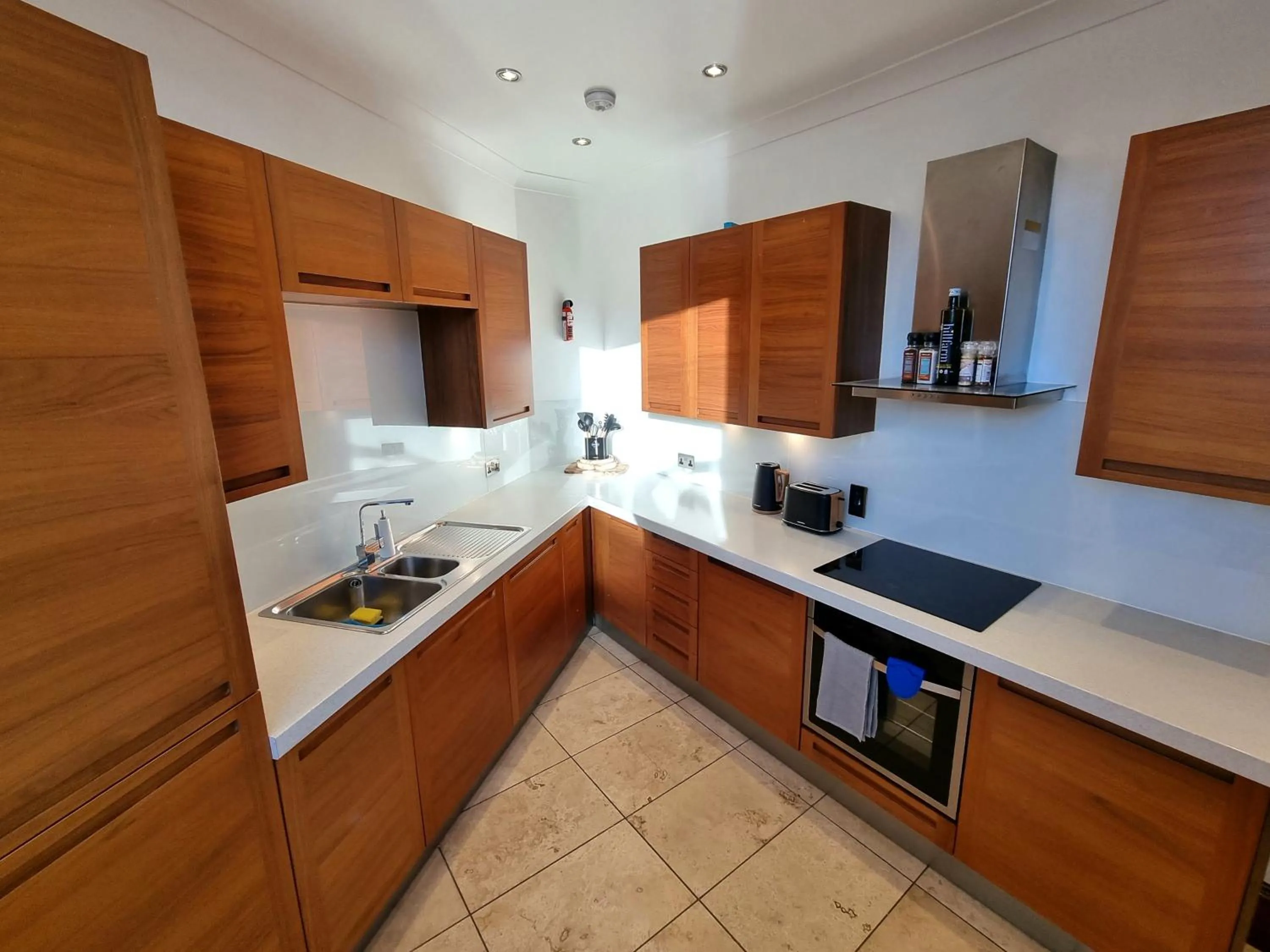 Luxury 2 bedroom city centre apartment with panoramic views and high ceilings