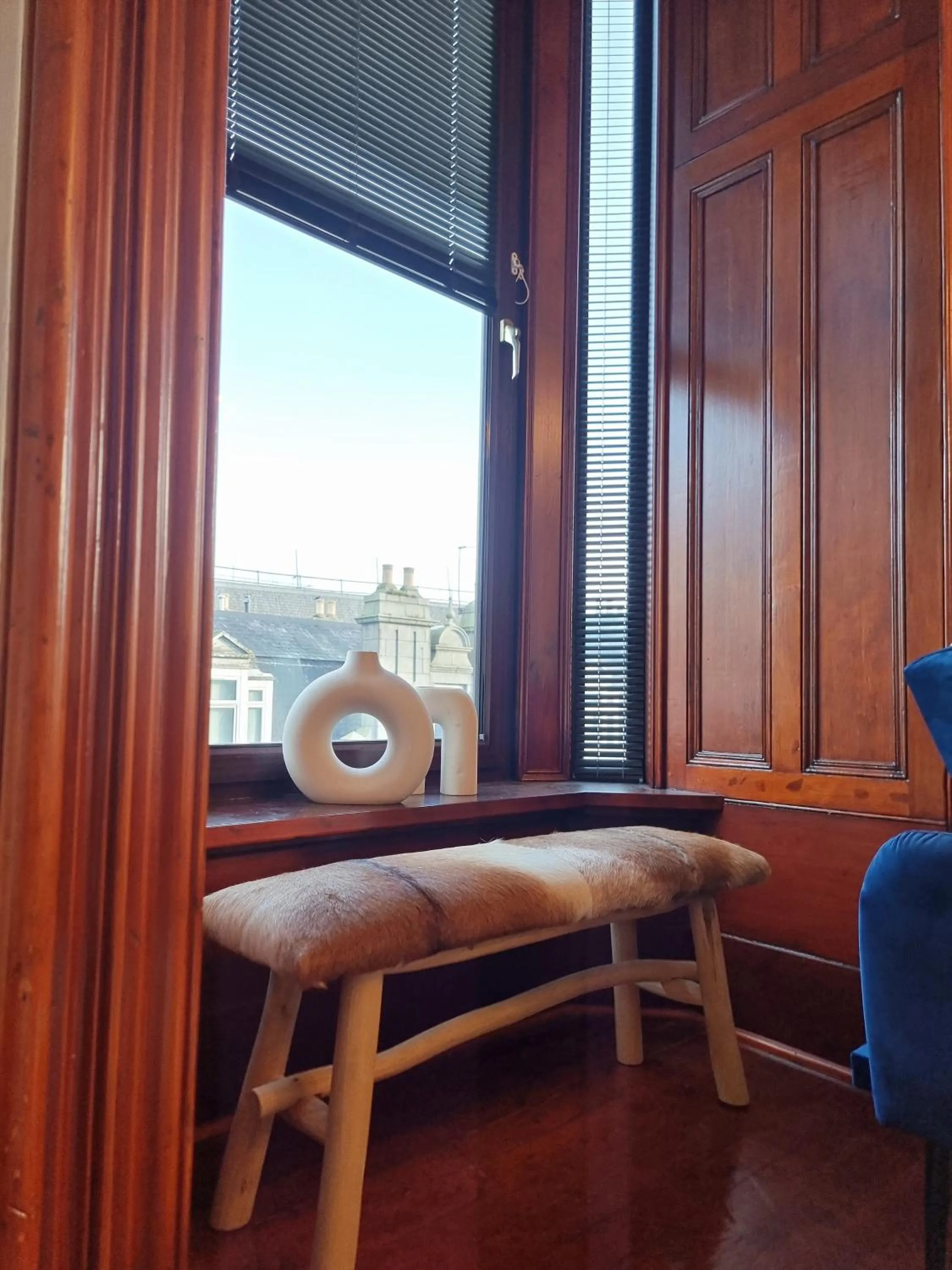 Luxury 2 bedroom city centre apartment with panoramic views and high ceilings