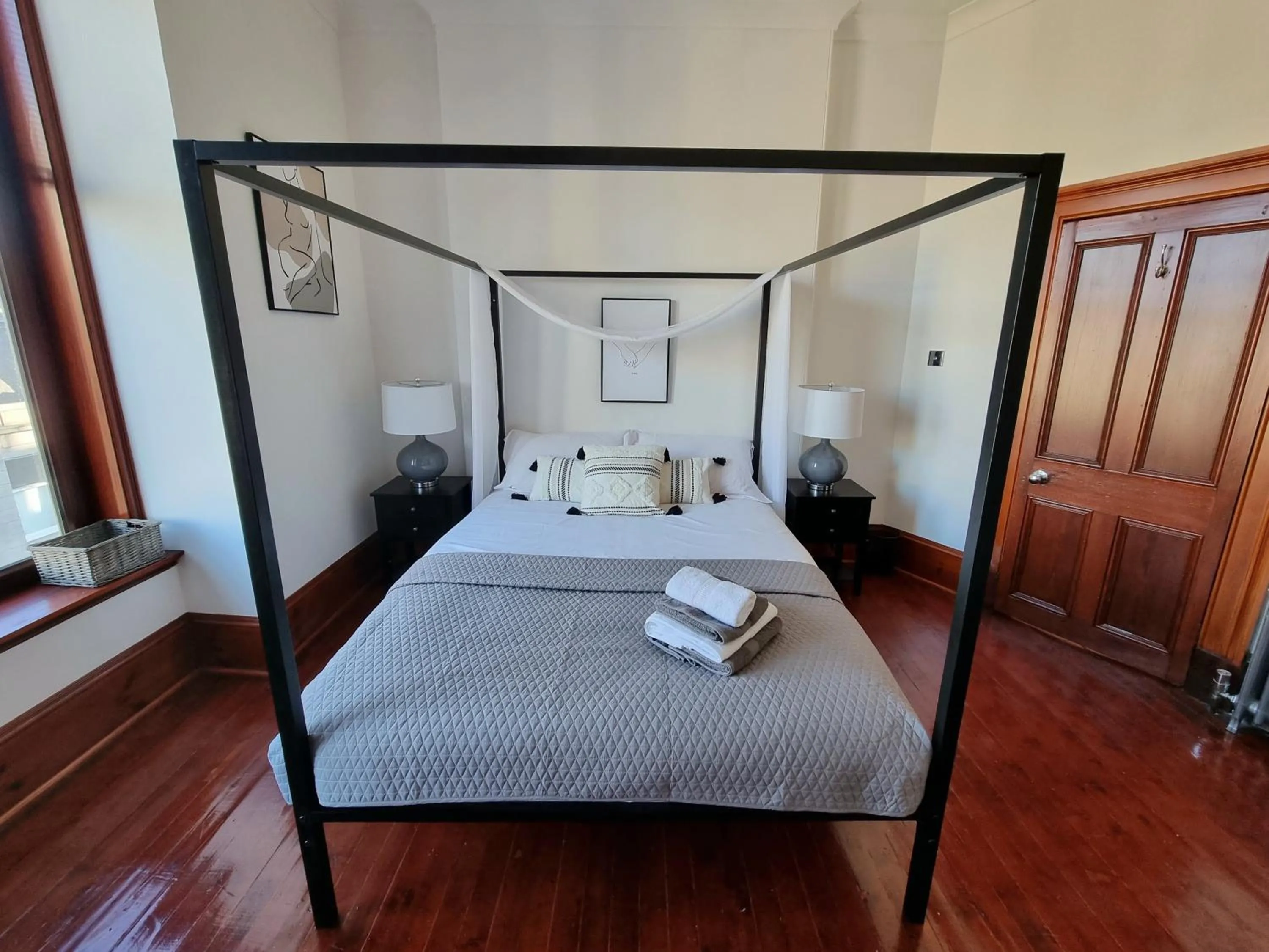 Bed in Luxury 2 bedroom city centre apartment with panoramic views and high ceilings