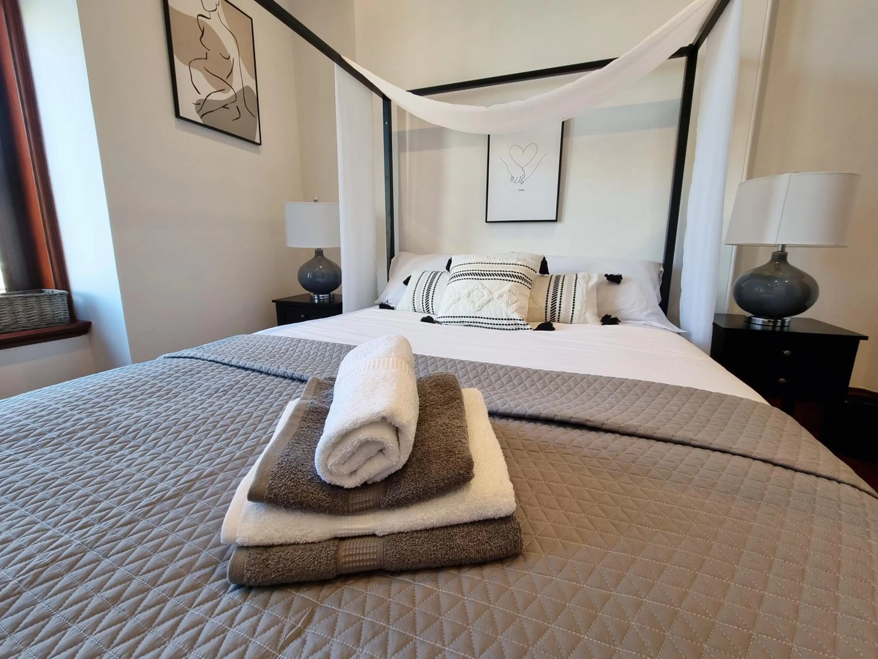 Bed in Luxury 2 bedroom city centre apartment with panoramic views and high ceilings