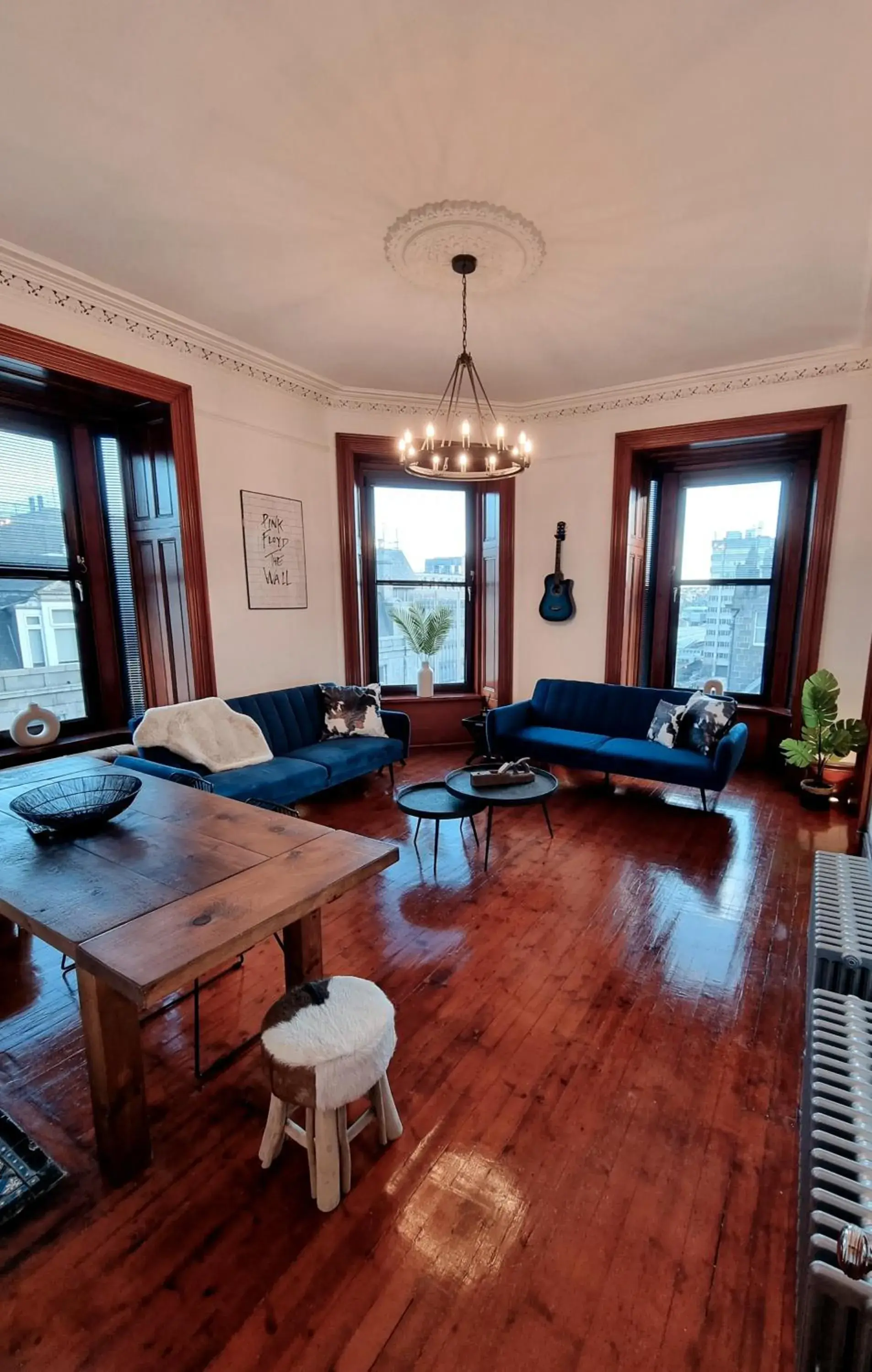 Luxury 2 bedroom city centre apartment with panoramic views and high ceilings Luxury 2 bedroom city centre apartment with panoramic views and high ceilings