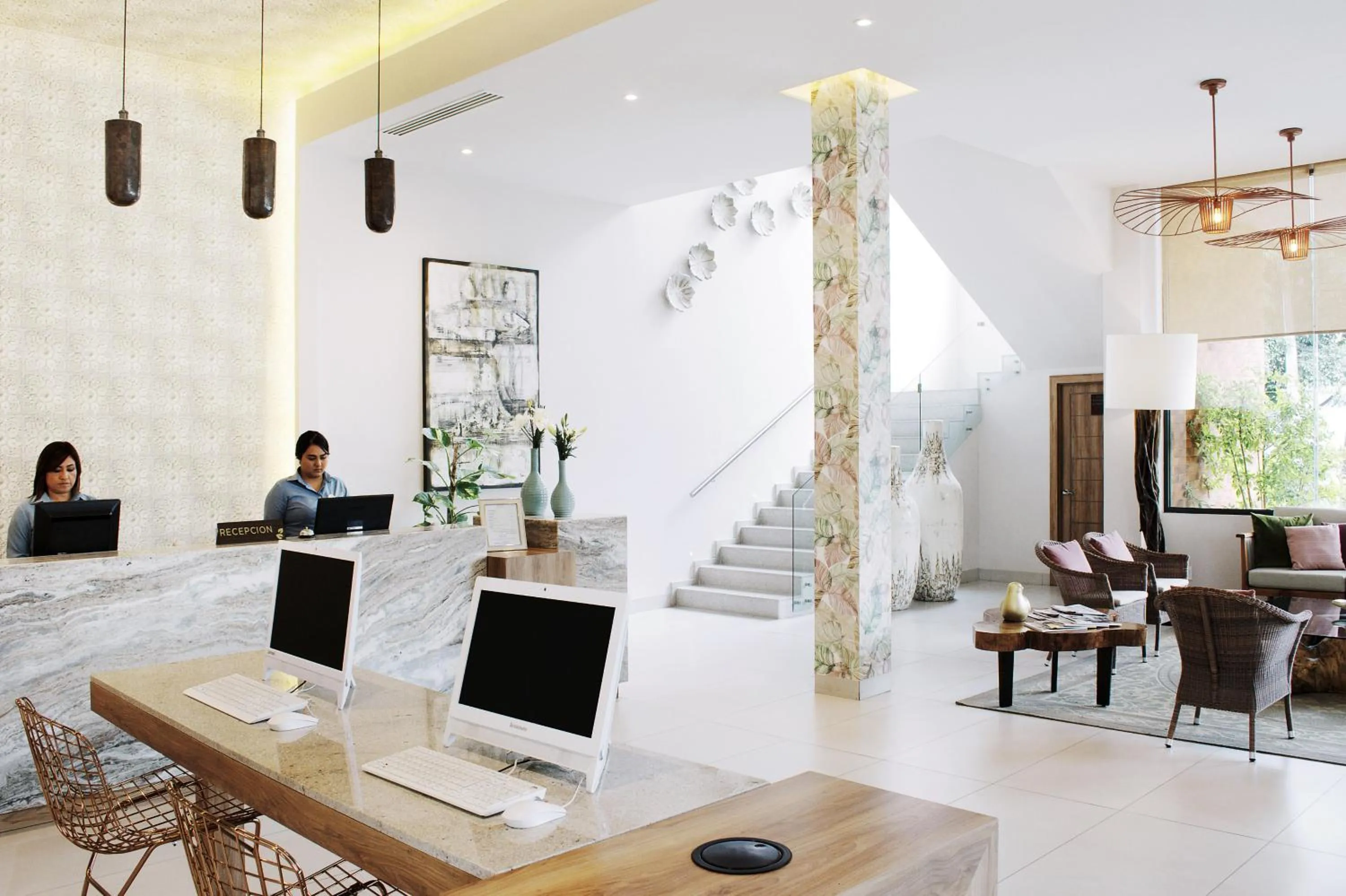 Staff in Áurea Hotel and Suites