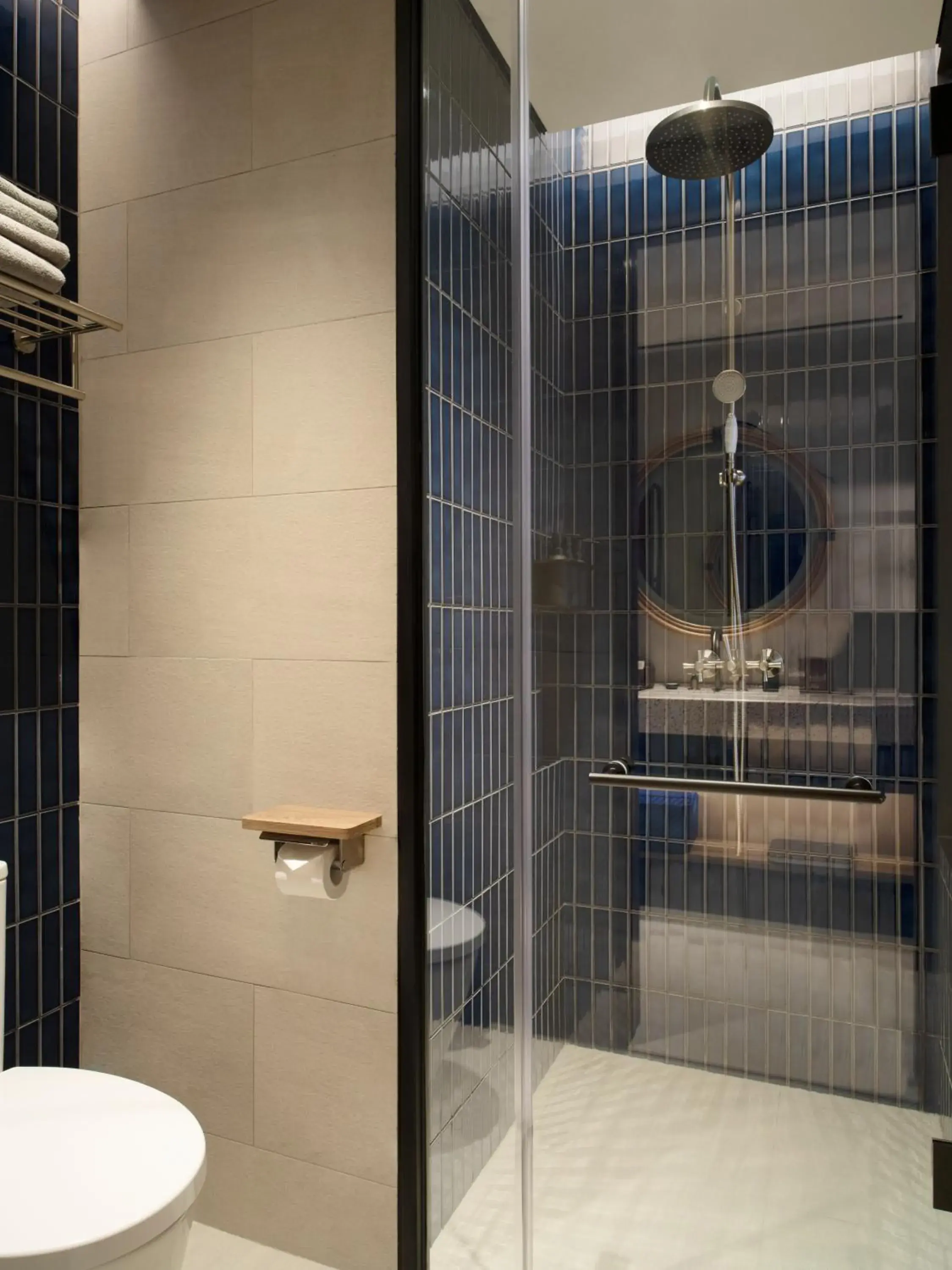 Bathroom in Episode Gading Serpong Bathroom in Episode Gading Serpong