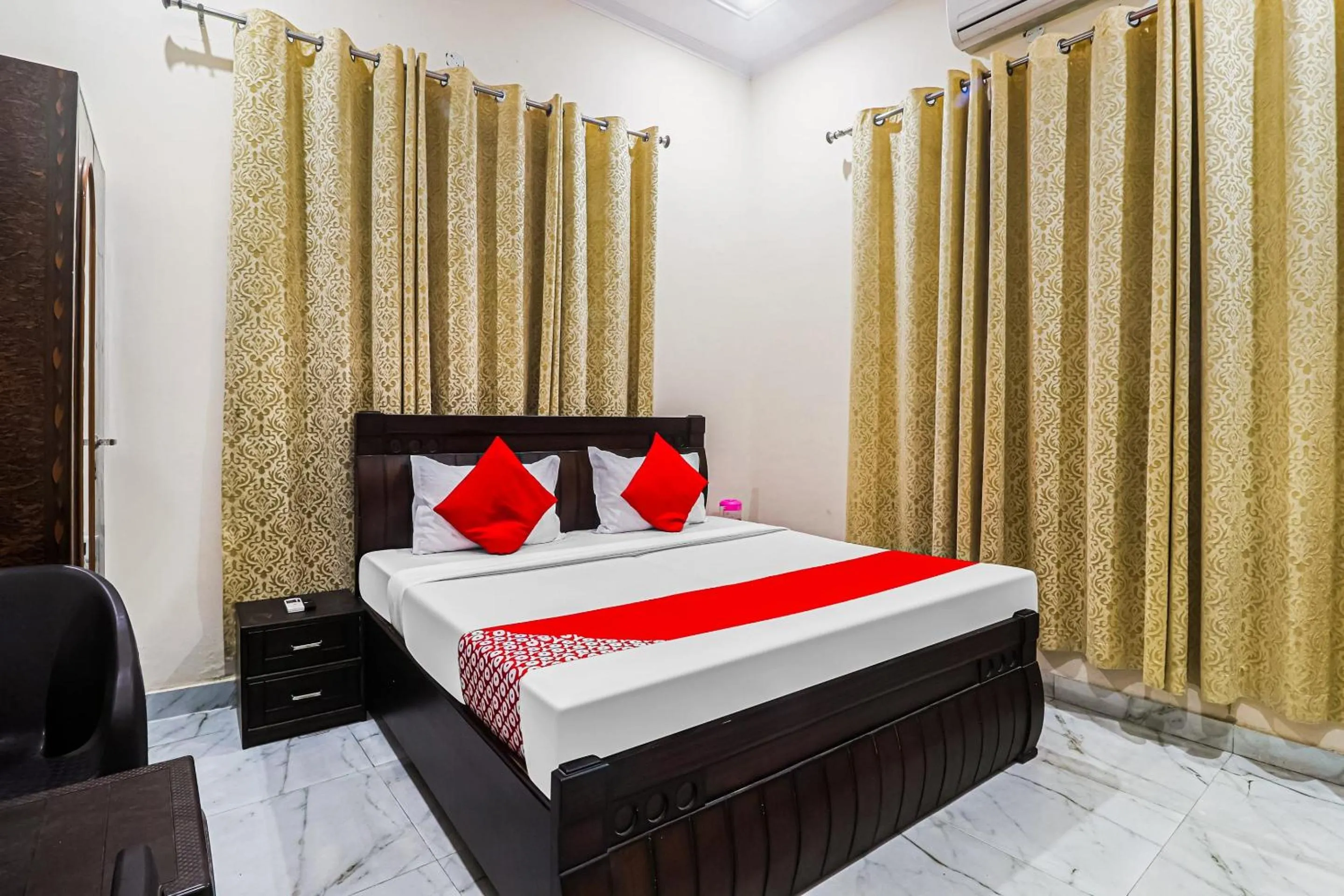 Bedroom in Hotel O Townhouse