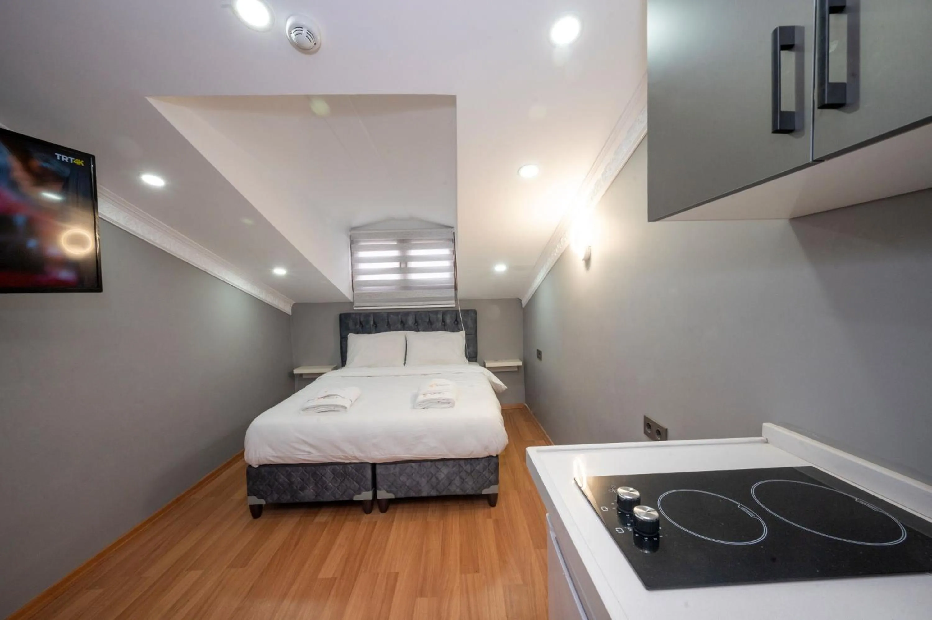 Photo of the whole room, Bed in Taxim Sunpera Suites