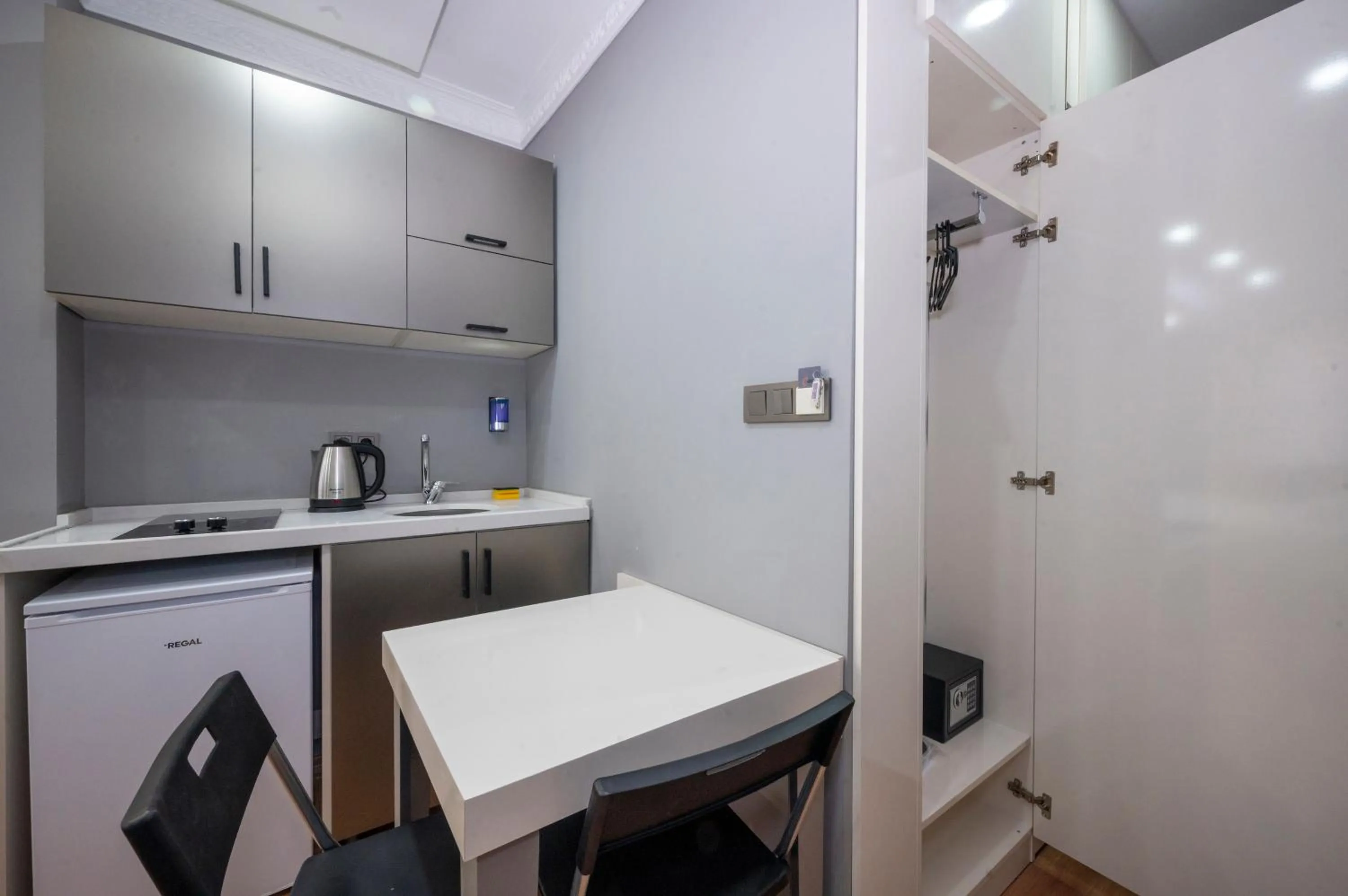 Kitchen or kitchenette in Taxim Sunpera Suites