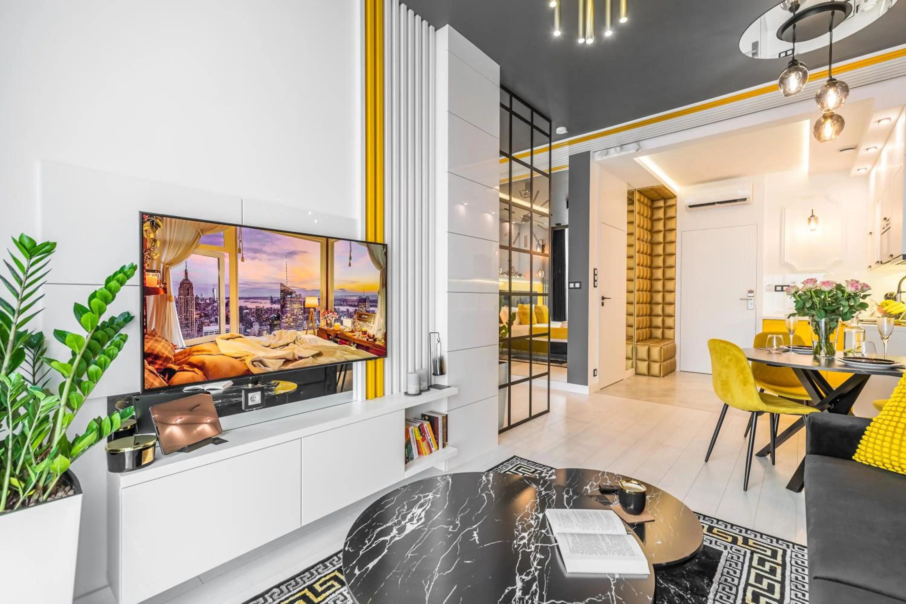 Communal lounge/ TV room in Q18 ApartHotel