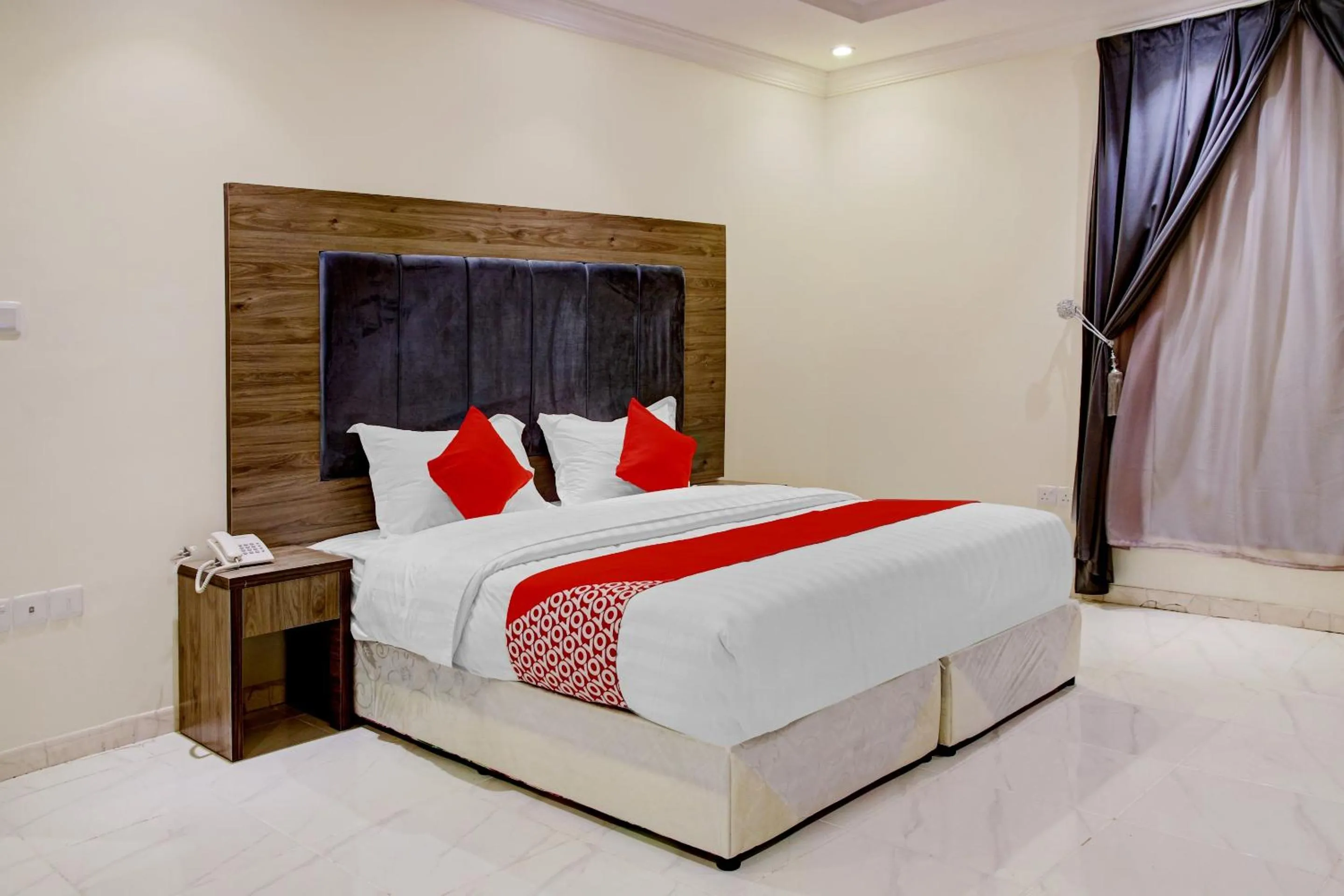 Photo of the whole room, Bed in Al Tamayoz Al Raqi - Bani Malik