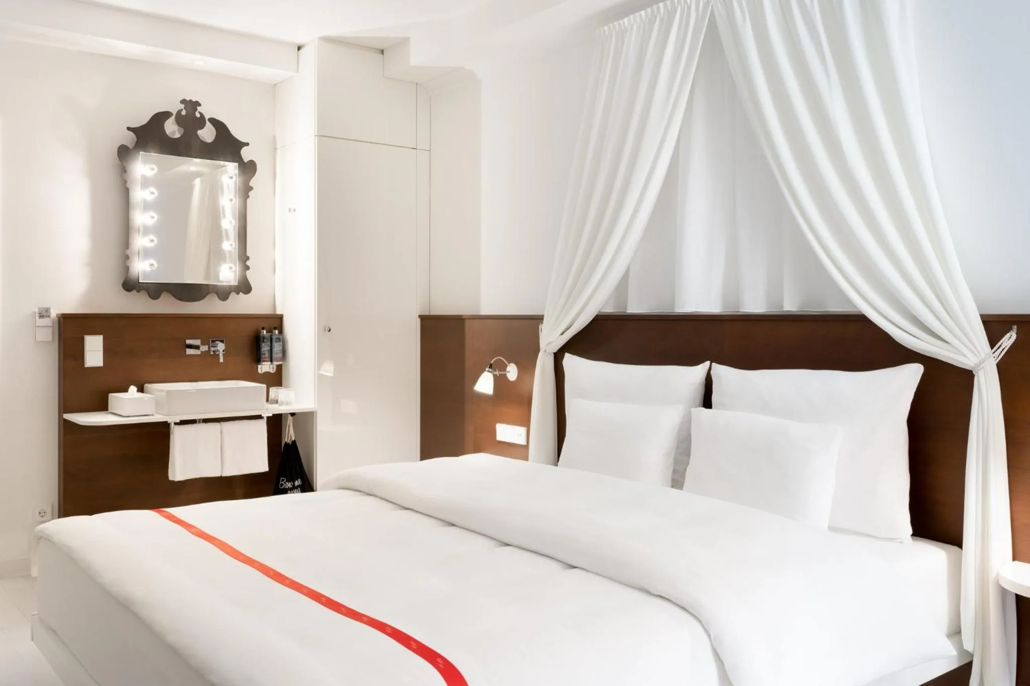 Photo of the whole room, Bed in Ruby Rosi Hotel Munich