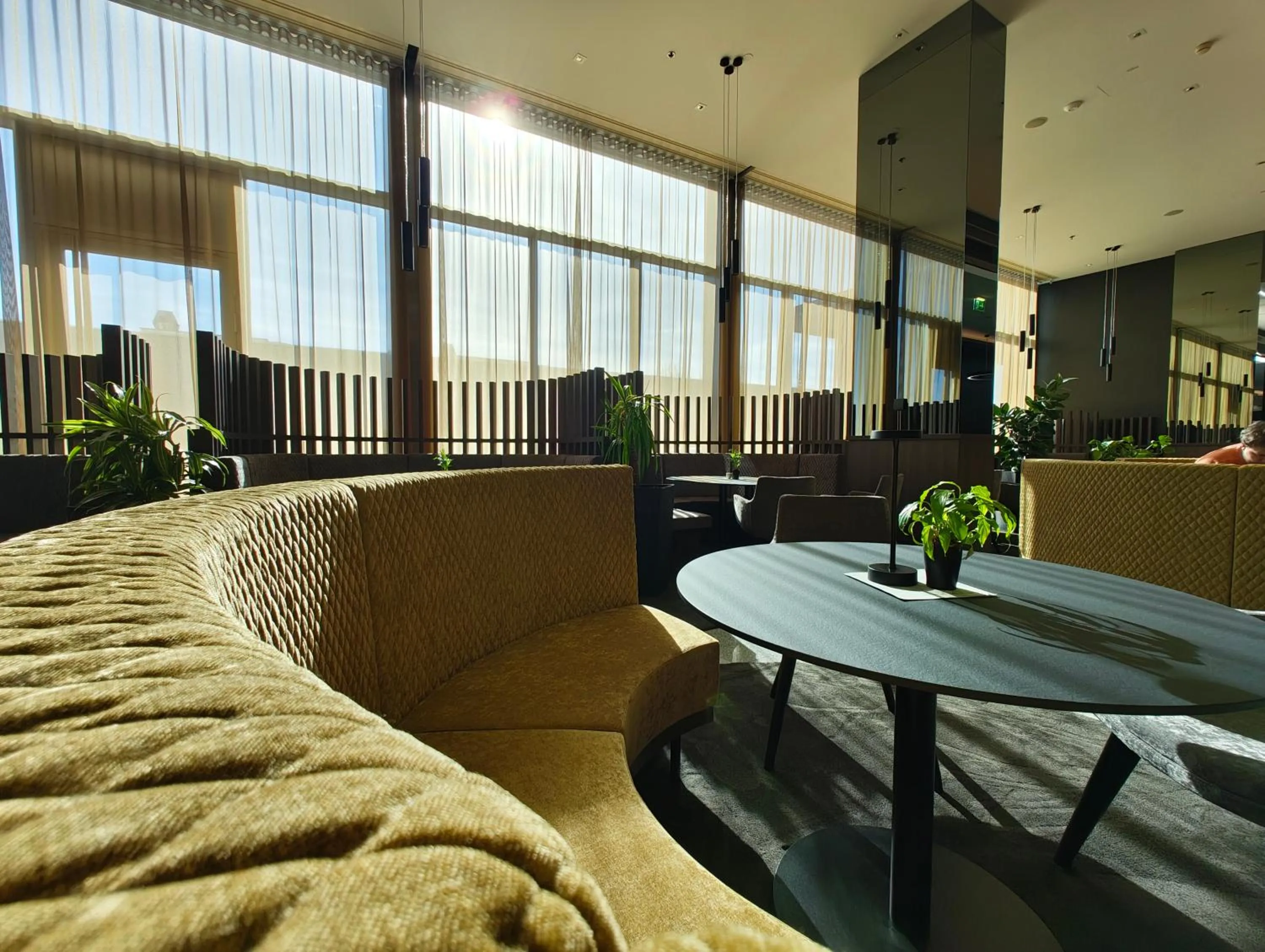 Restaurant/places to eat in Pannonia Tower