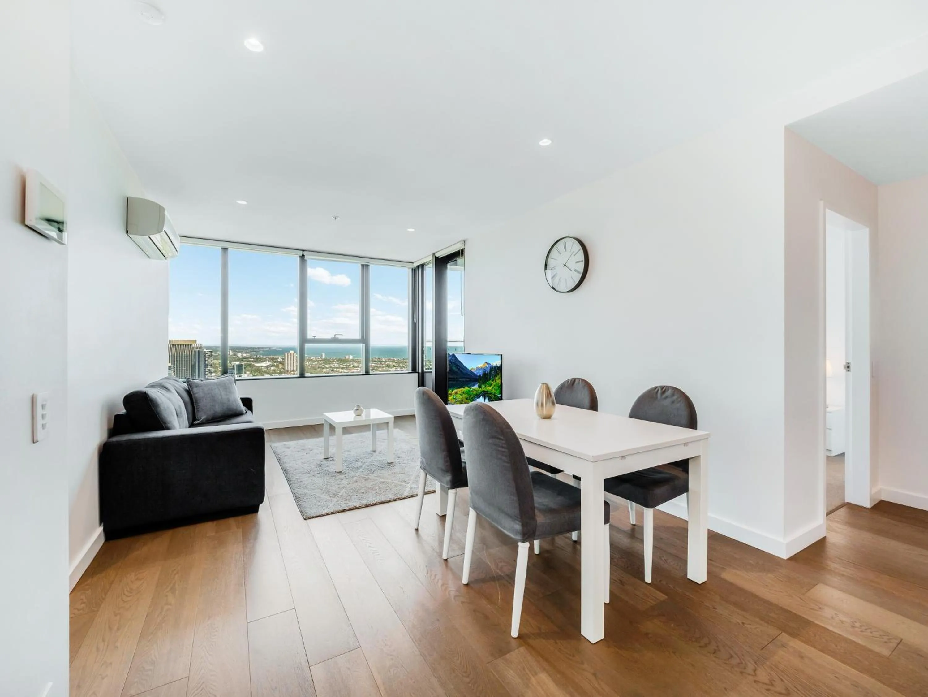 Living room in Pars apartments - Melbourne Quarter- unique View of city and Yarra