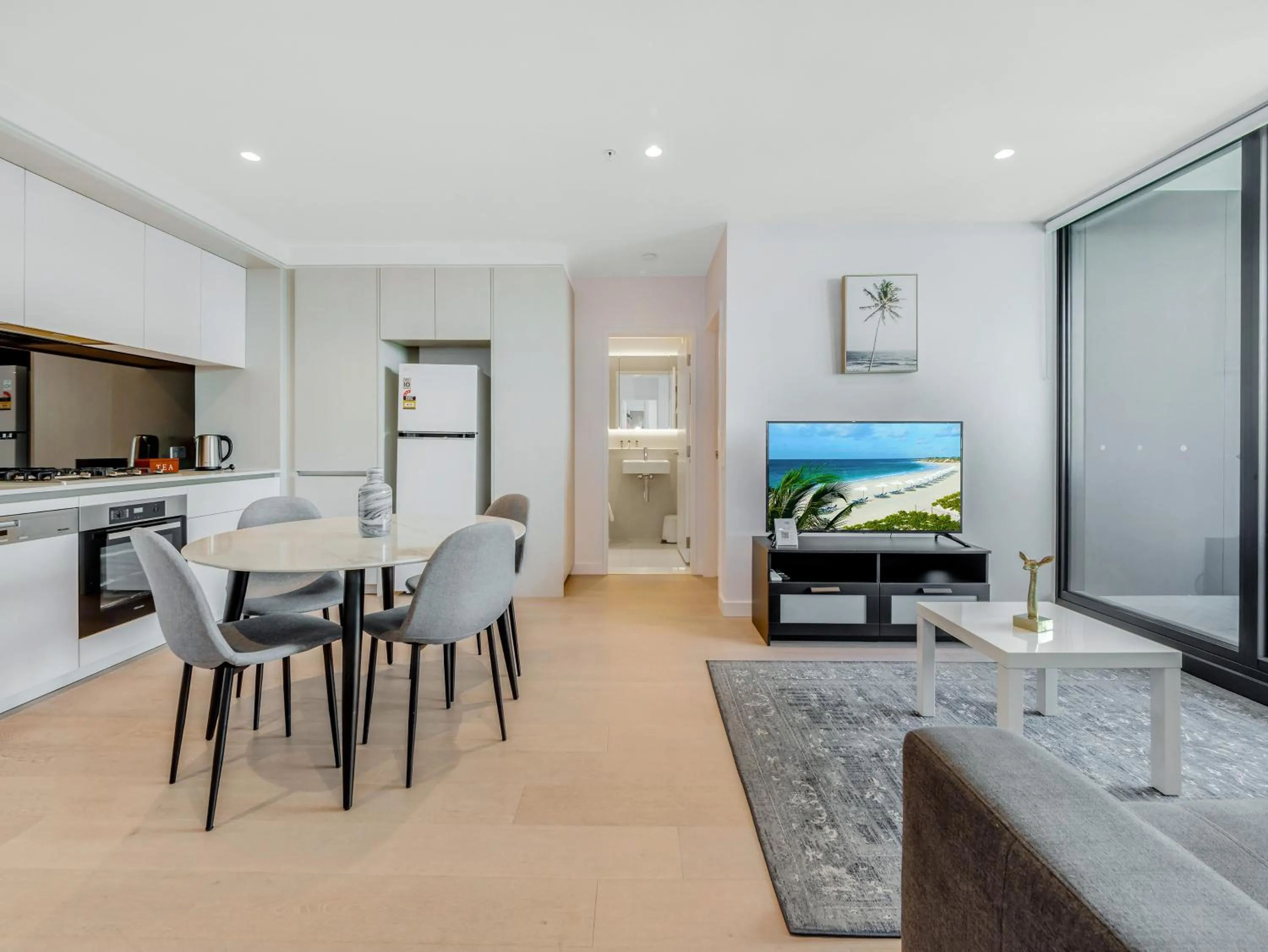 Living room in Pars apartments - Melbourne Quarter- unique View of city and Yarra