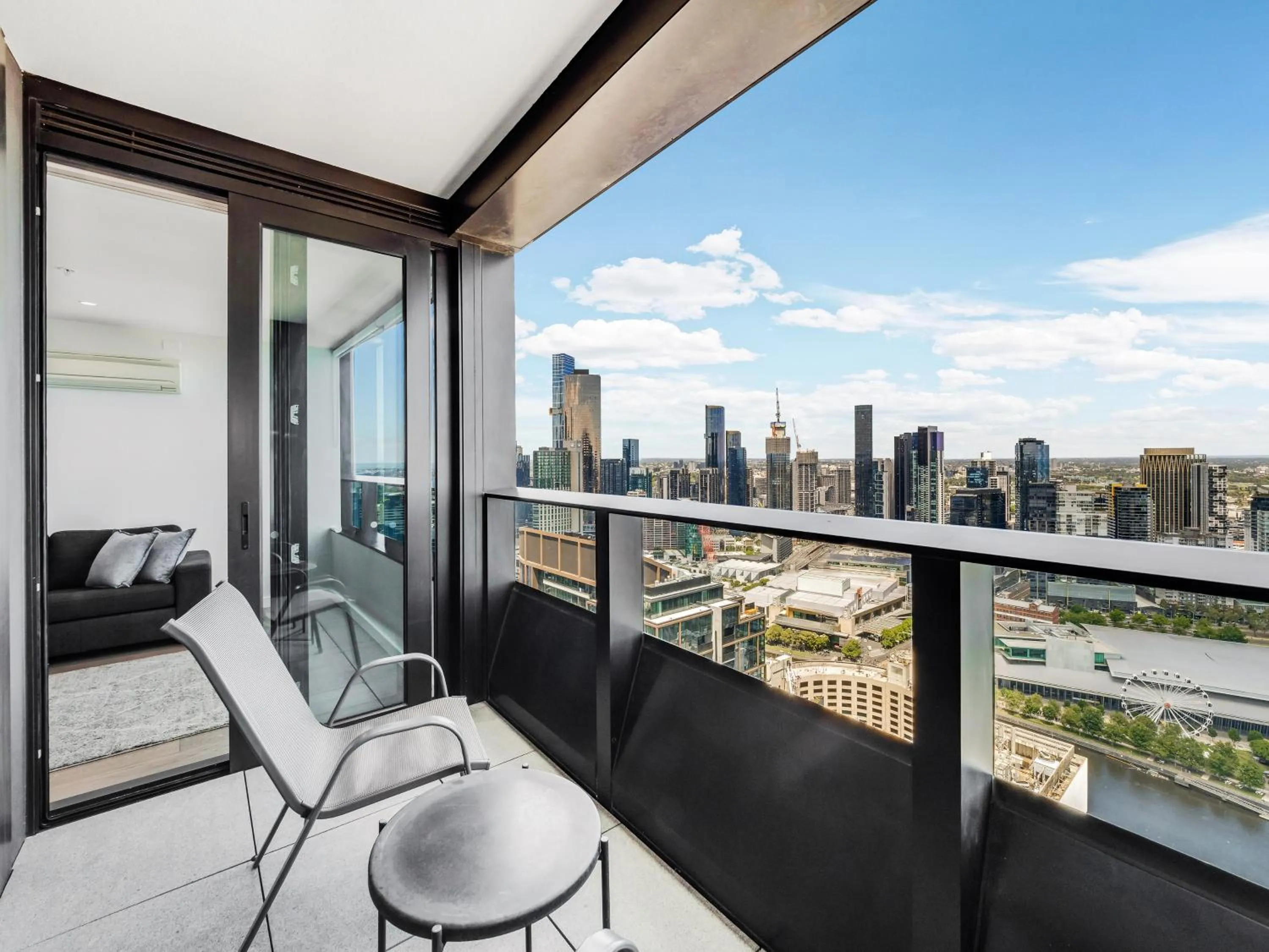 Balcony/Terrace in Pars apartments - Melbourne Quarter- unique View of city and Yarra