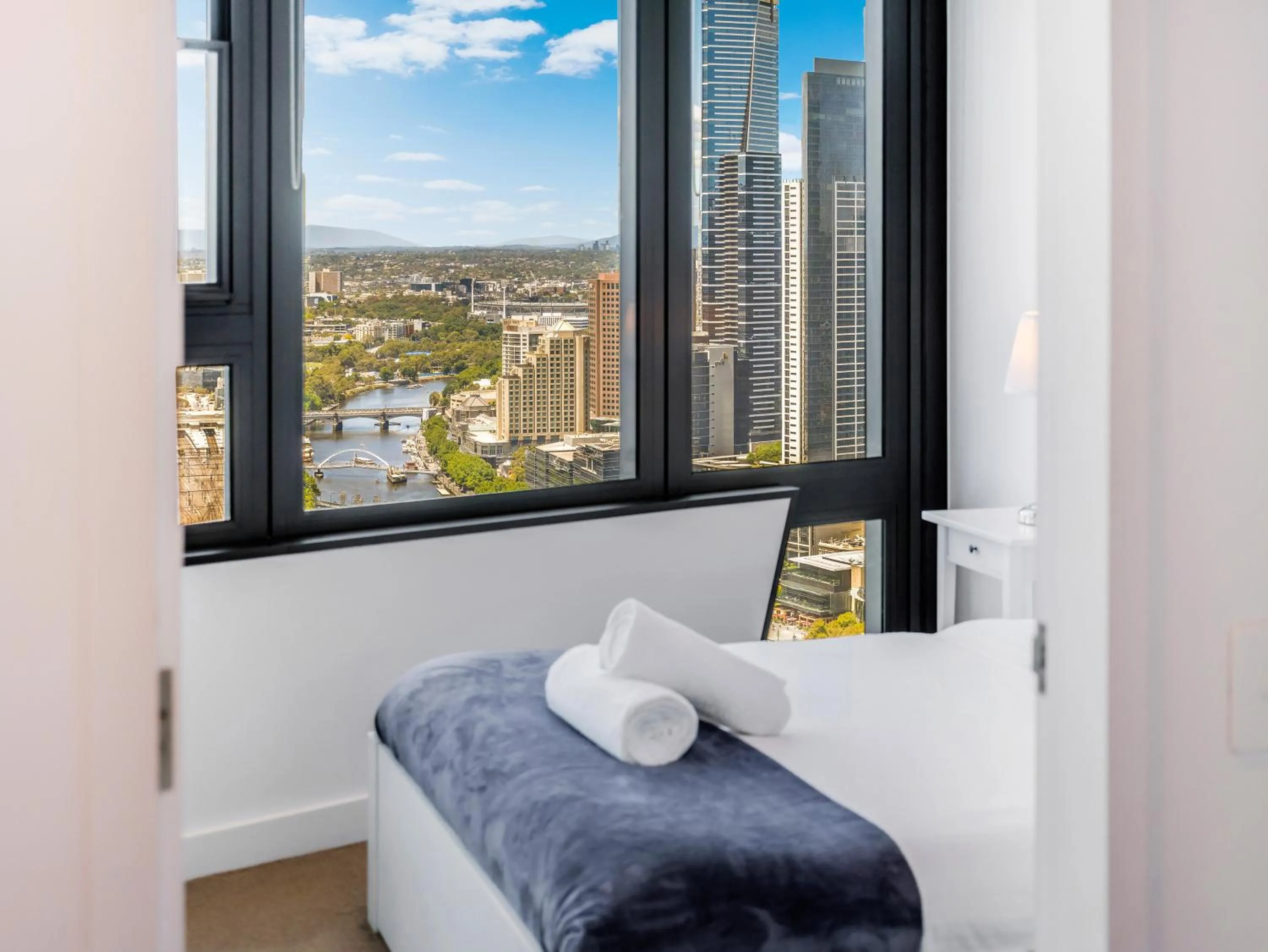 View (from property/room), Bed in Pars apartments - Melbourne Quarter- unique View of city and Yarra
