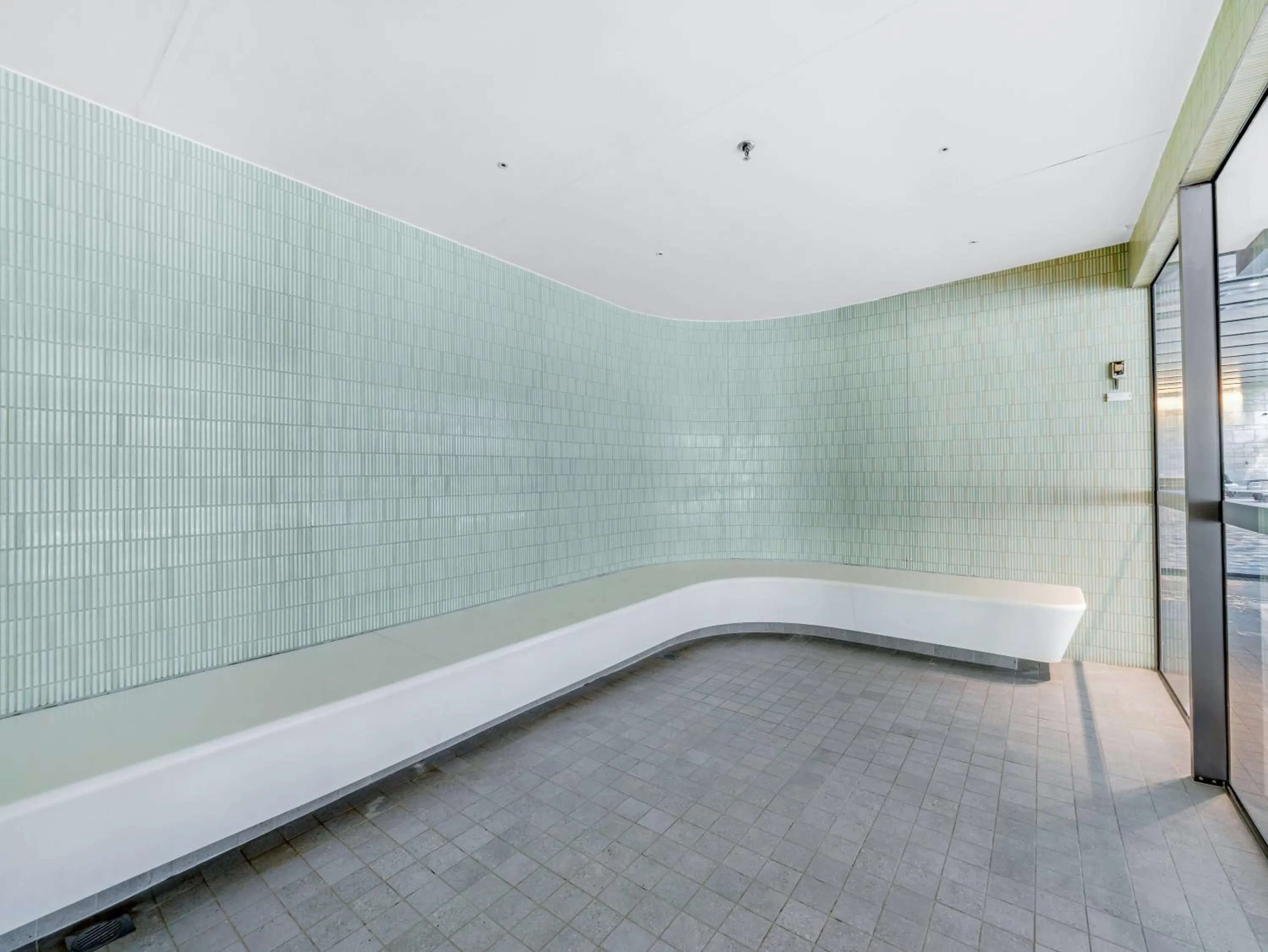 Steam room in Pars apartments - Melbourne Quarter- unique View of city and Yarra