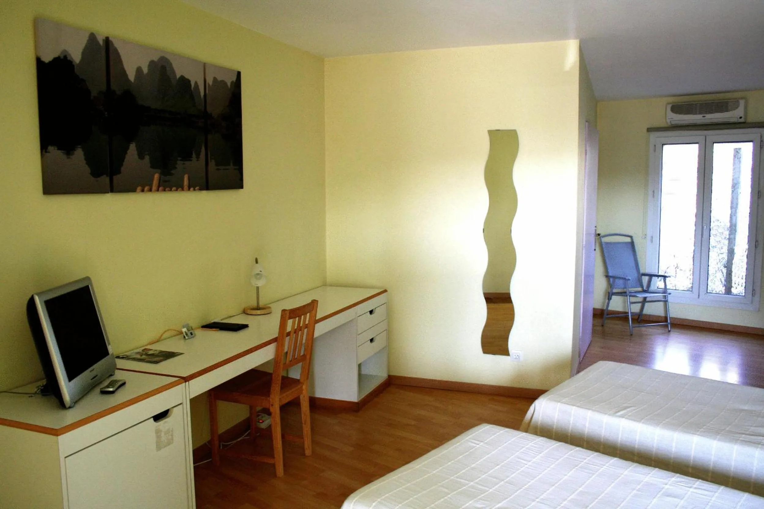 Photo of the whole room, Bed in In Jungle Hôtel