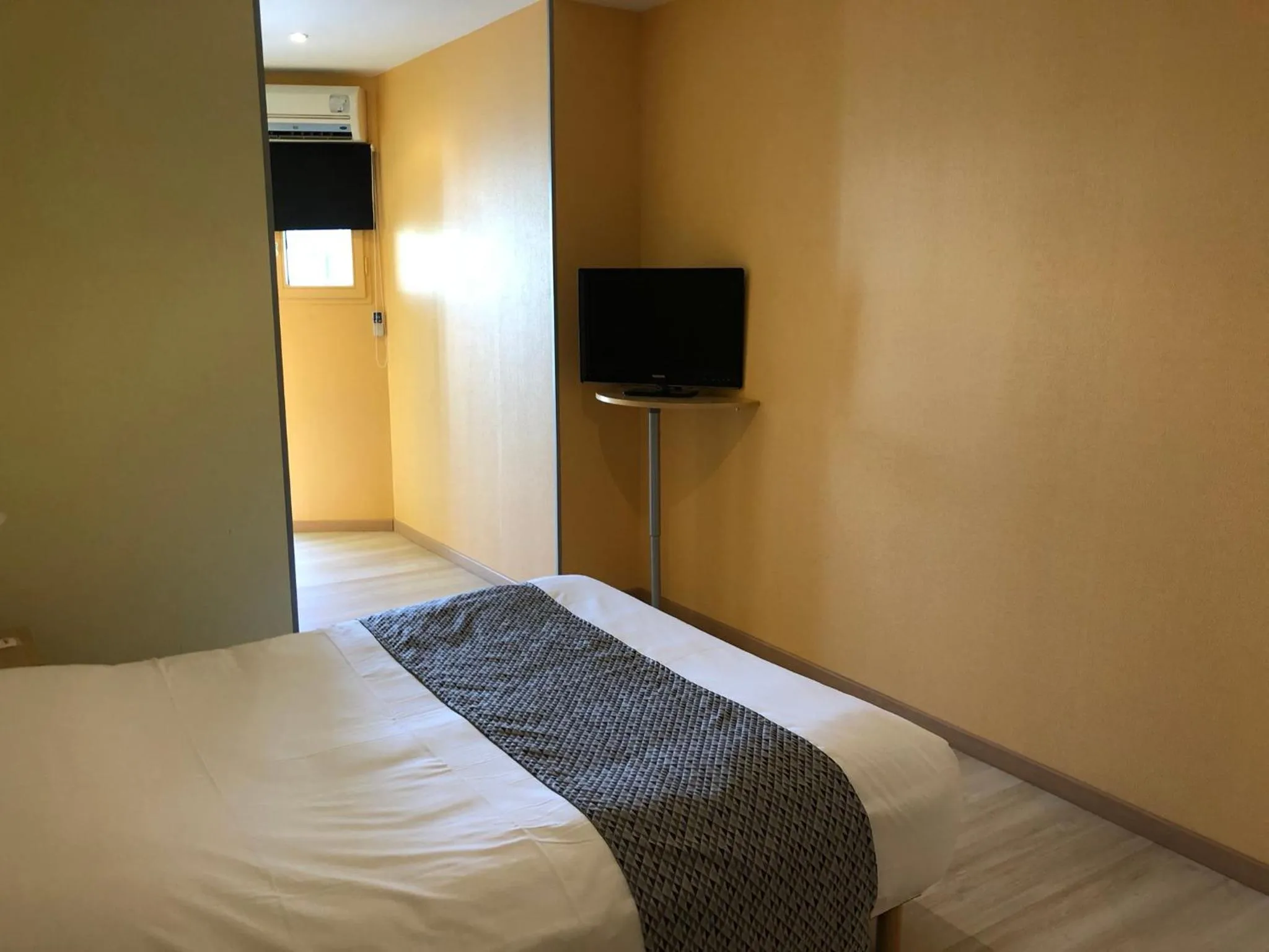 Photo of the whole room, Bed in In Jungle Hôtel