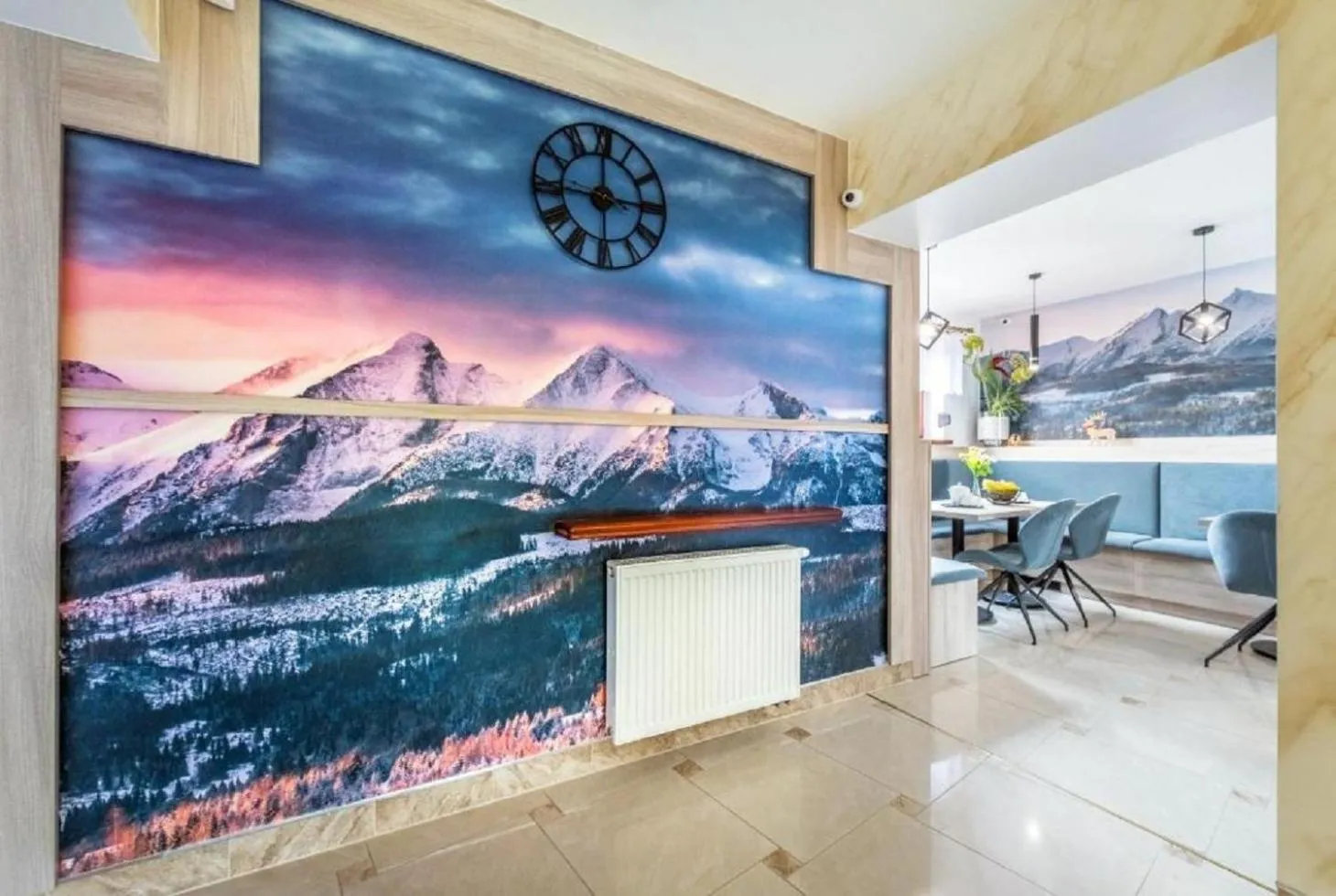 Dining area in Biały Jeleń z basenem i jacuzzi