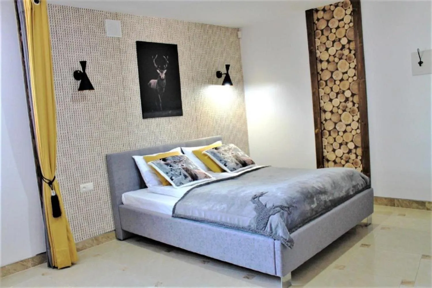 Bed in Biały Jeleń z basenem i jacuzzi