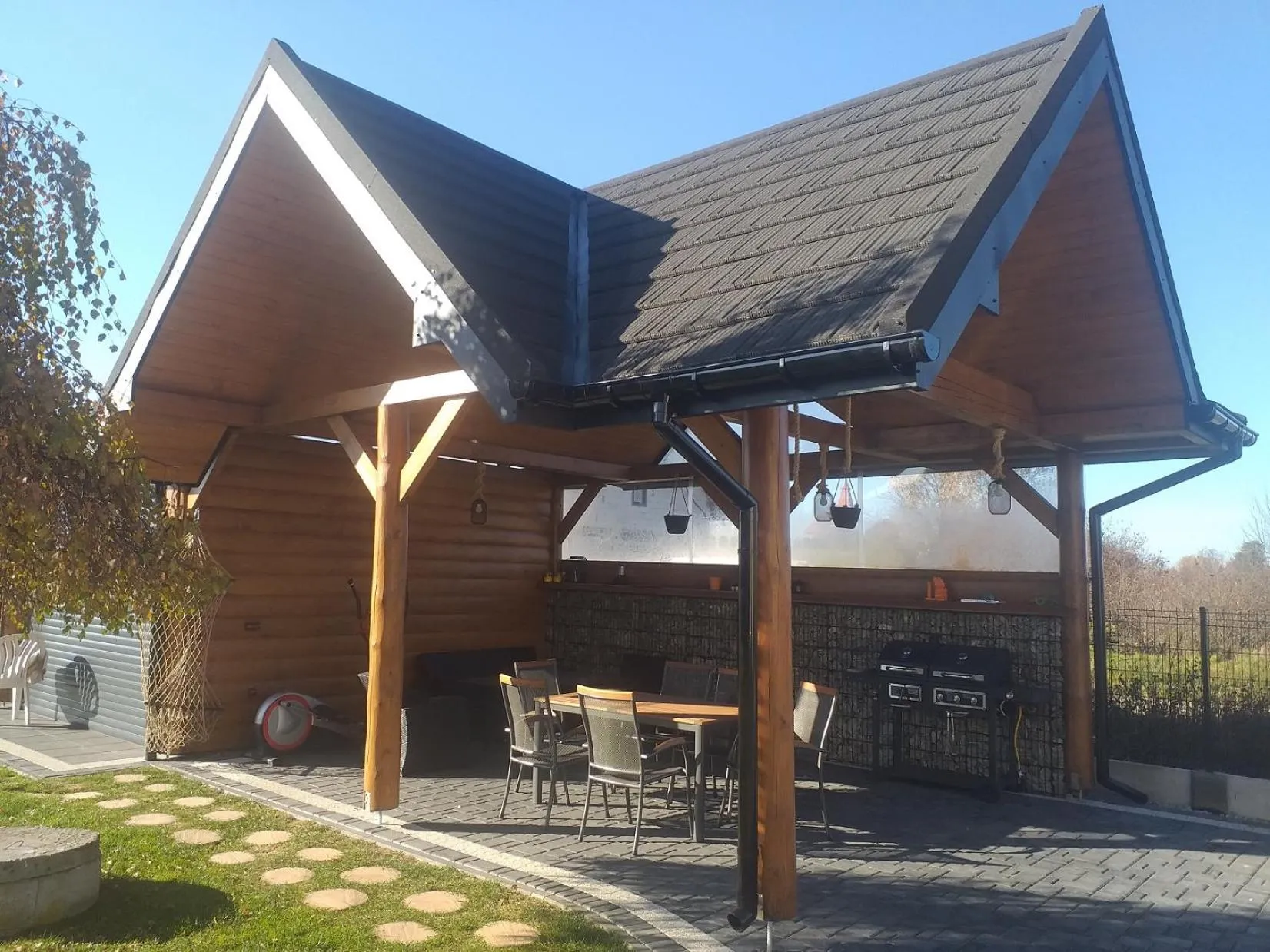 BBQ facilities in Biały Jeleń z basenem i jacuzzi