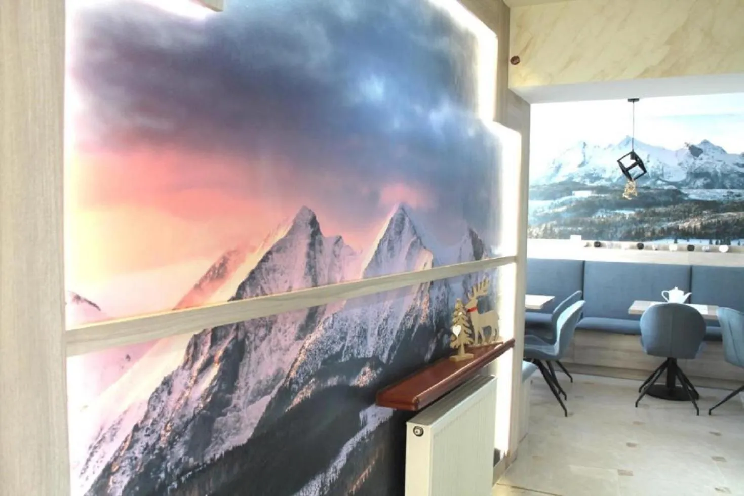 Dining area in Biały Jeleń z basenem i jacuzzi