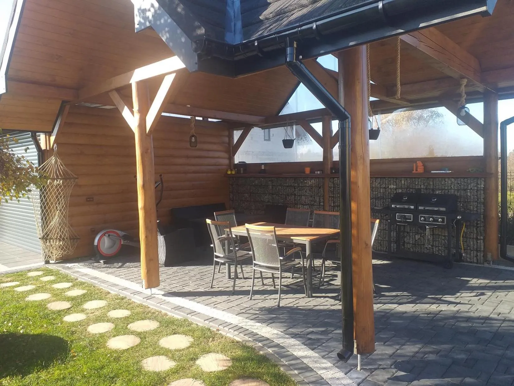 BBQ facilities in Biały Jeleń z basenem i jacuzzi