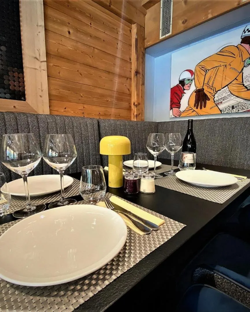 Dining area in Chalet-Hôtel Le Labrador, The Originals Relais (Relais du Silence)