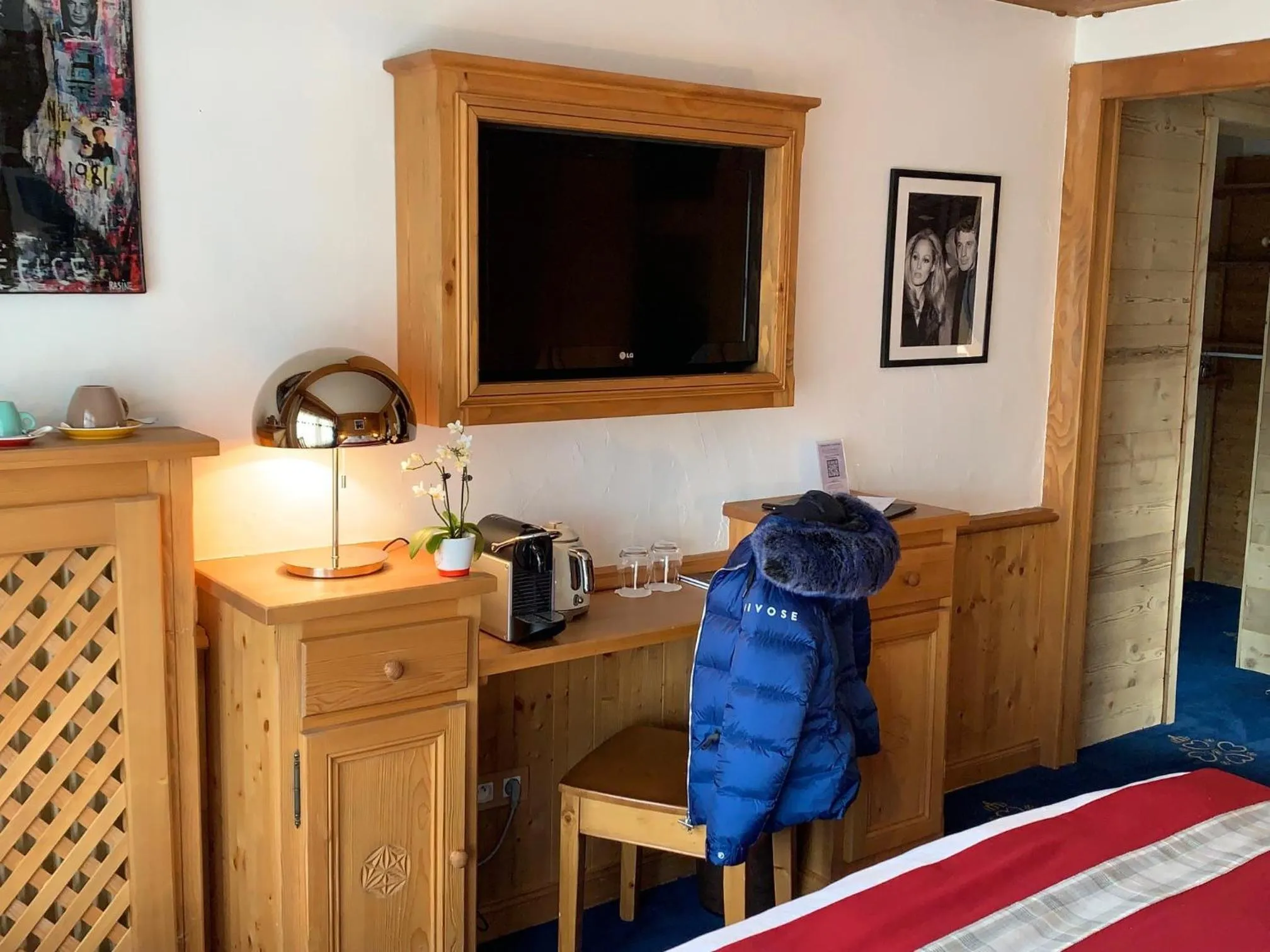 Seating area, Bed in Chalet-Hôtel Le Labrador, The Originals Relais (Relais du Silence)