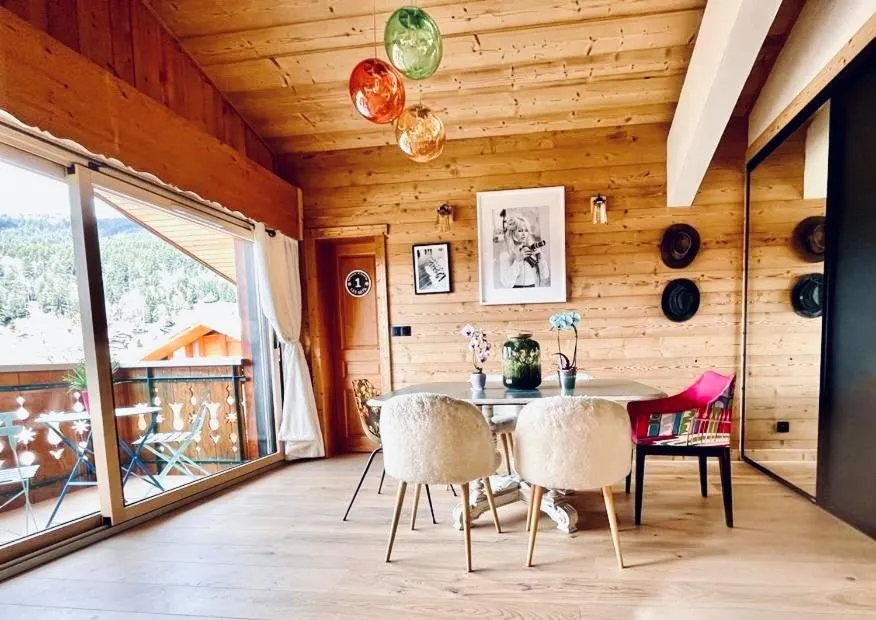 Living room, Dining Area in Chalet-Hôtel Le Labrador, The Originals Relais (Relais du Silence)