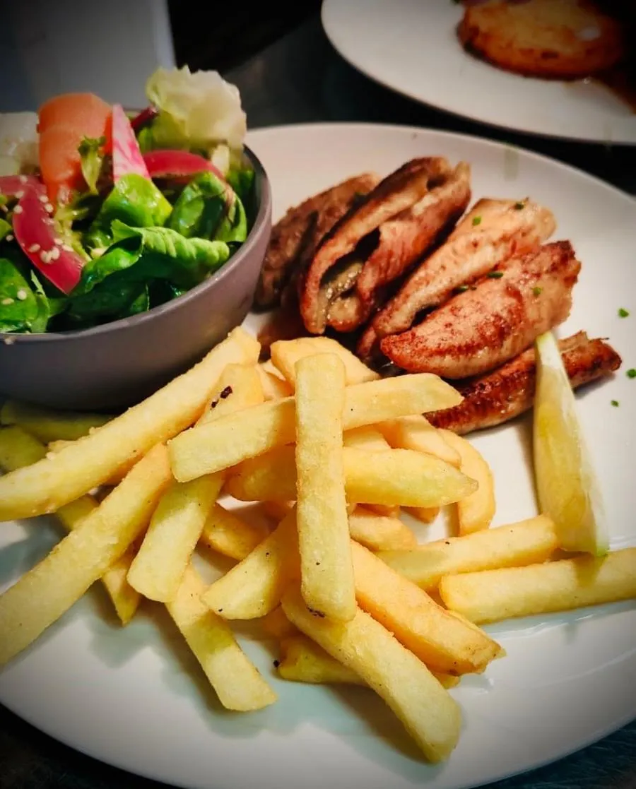 Food in Chalet-Hôtel Le Labrador, The Originals Relais (Relais du Silence)