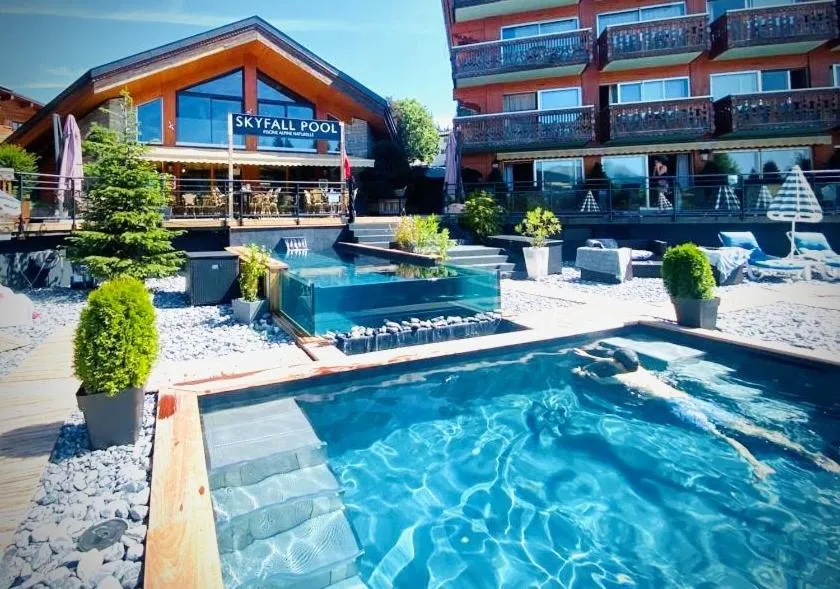 Swimming Pool in Chalet-Hôtel Le Labrador, The Originals Relais (Relais du Silence)