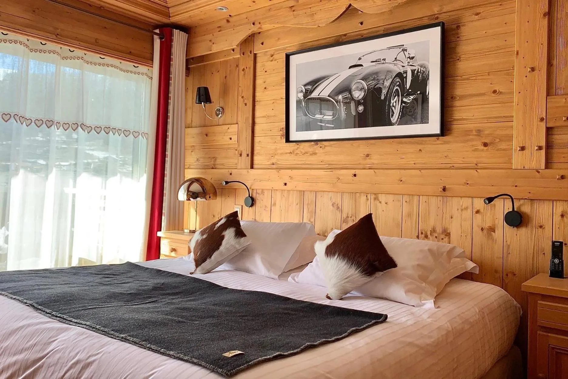 Bedroom, Bed in Chalet-Hôtel Le Labrador, The Originals Relais (Relais du Silence)