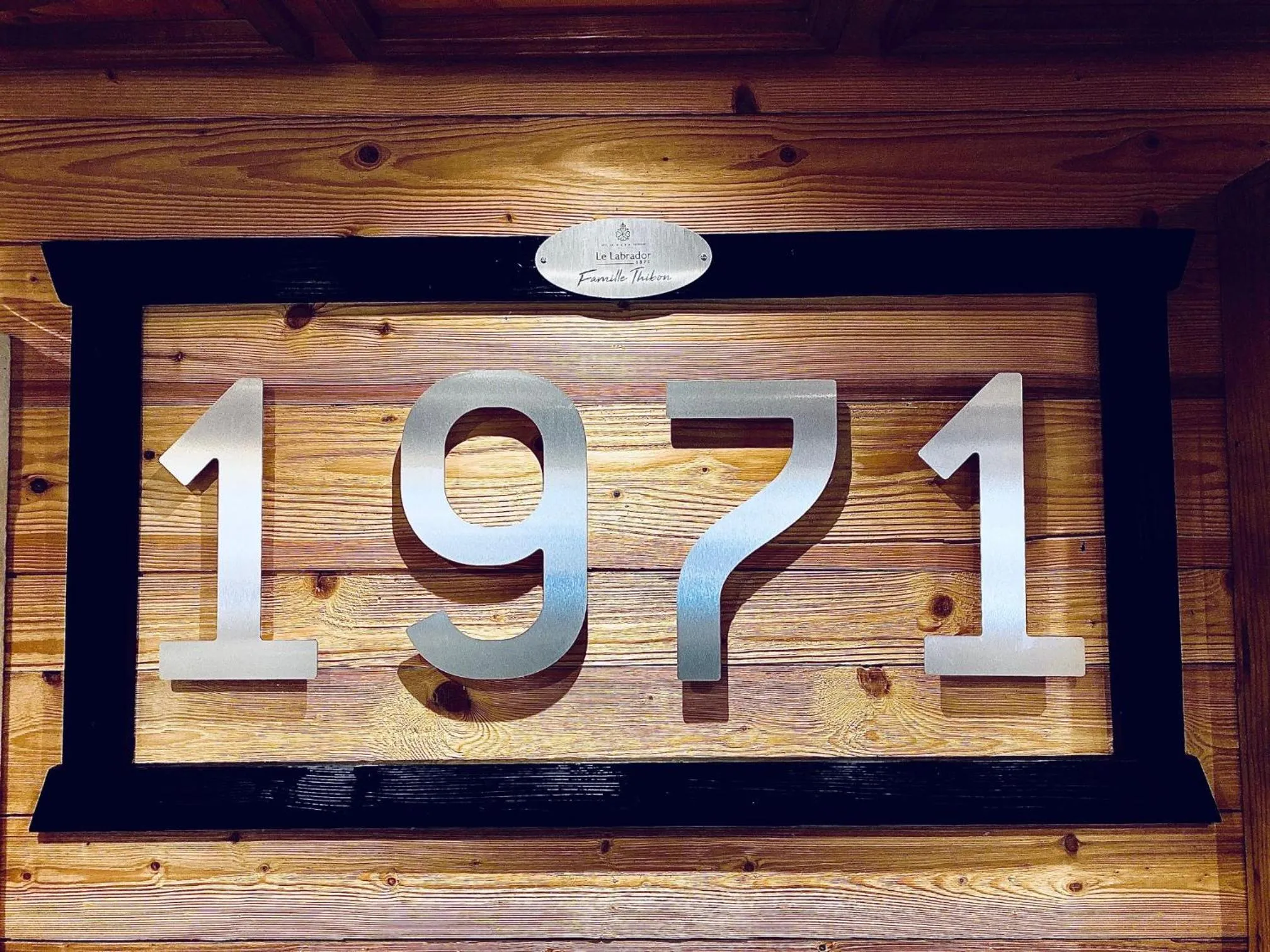 Decorative detail in Chalet-Hôtel Le Labrador, The Originals Relais (Relais du Silence)