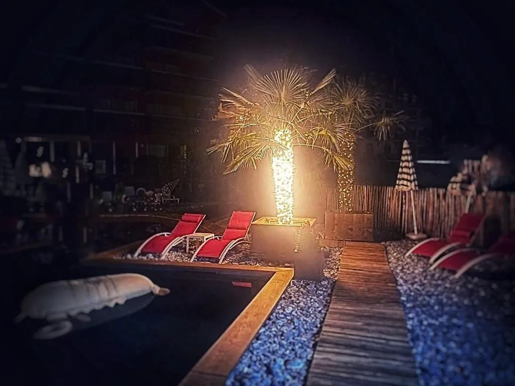 Swimming Pool in Chalet-Hôtel Le Labrador, The Originals Relais (Relais du Silence)