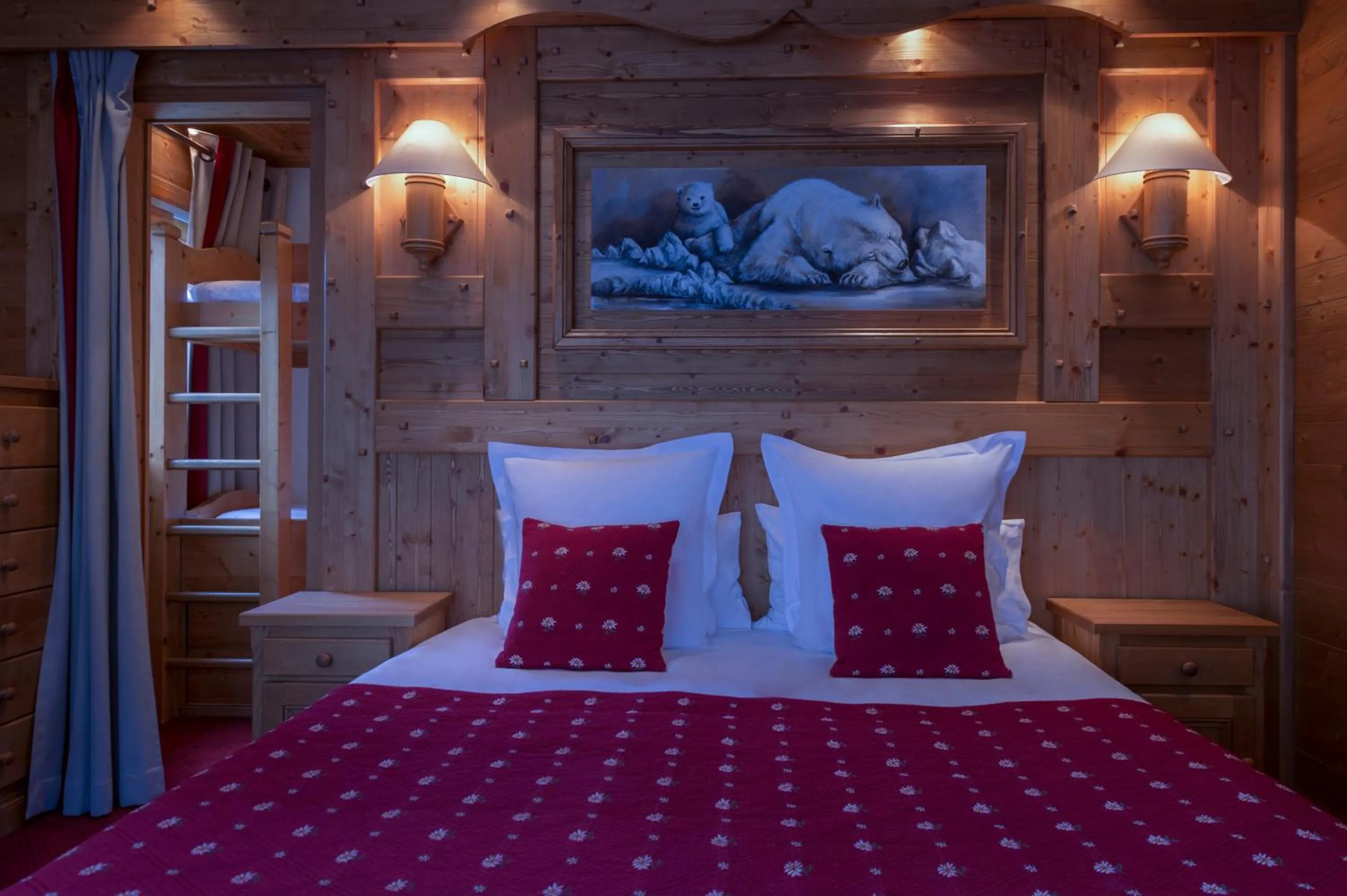 Bedroom, Bed in Chalet-Hôtel Le Labrador, The Originals Relais (Relais du Silence)