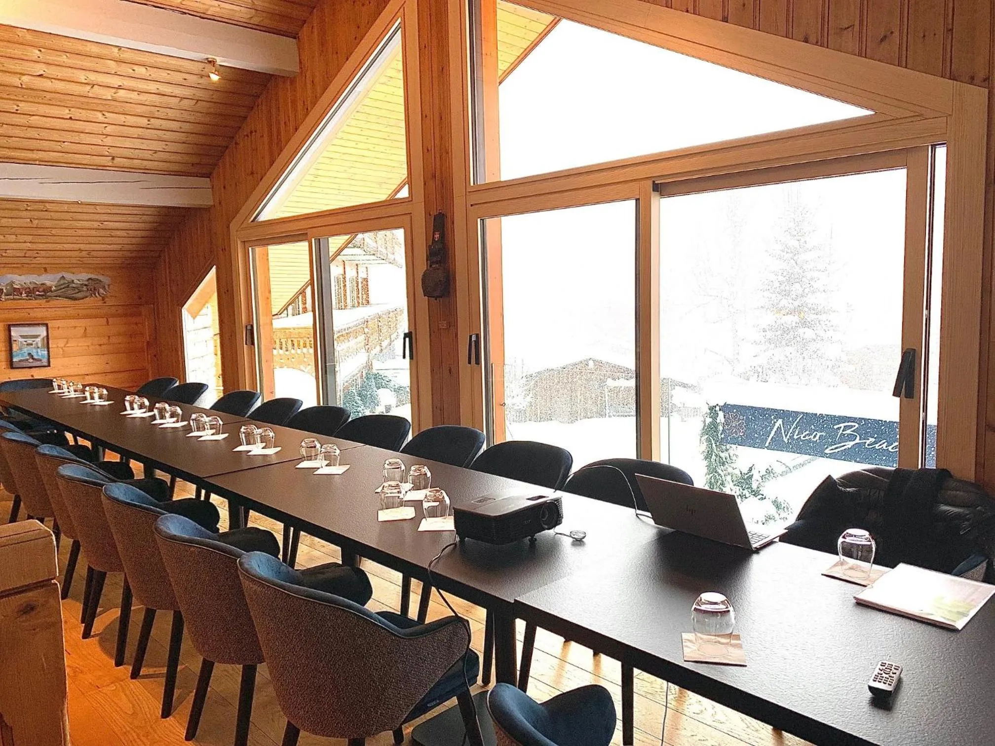 Meeting/conference room in Chalet-Hôtel Le Labrador, The Originals Relais (Relais du Silence)