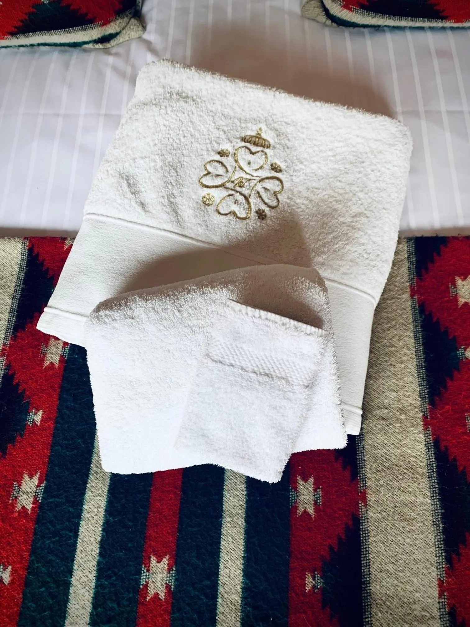 towels, Bed in Chalet-Hôtel Le Labrador, The Originals Relais (Relais du Silence)