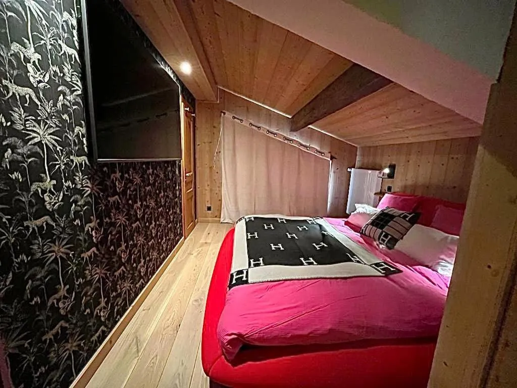 Bedroom, Bed in Chalet-Hôtel Le Labrador, The Originals Relais (Relais du Silence)