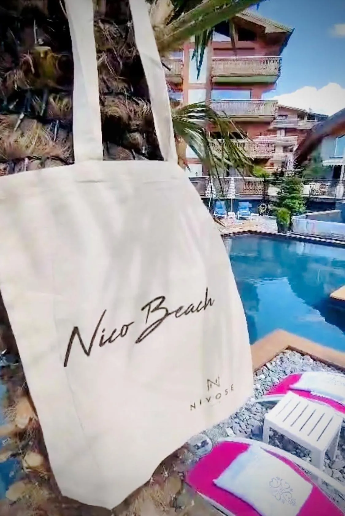 Swimming Pool in Chalet-Hôtel Le Labrador, The Originals Relais (Relais du Silence)