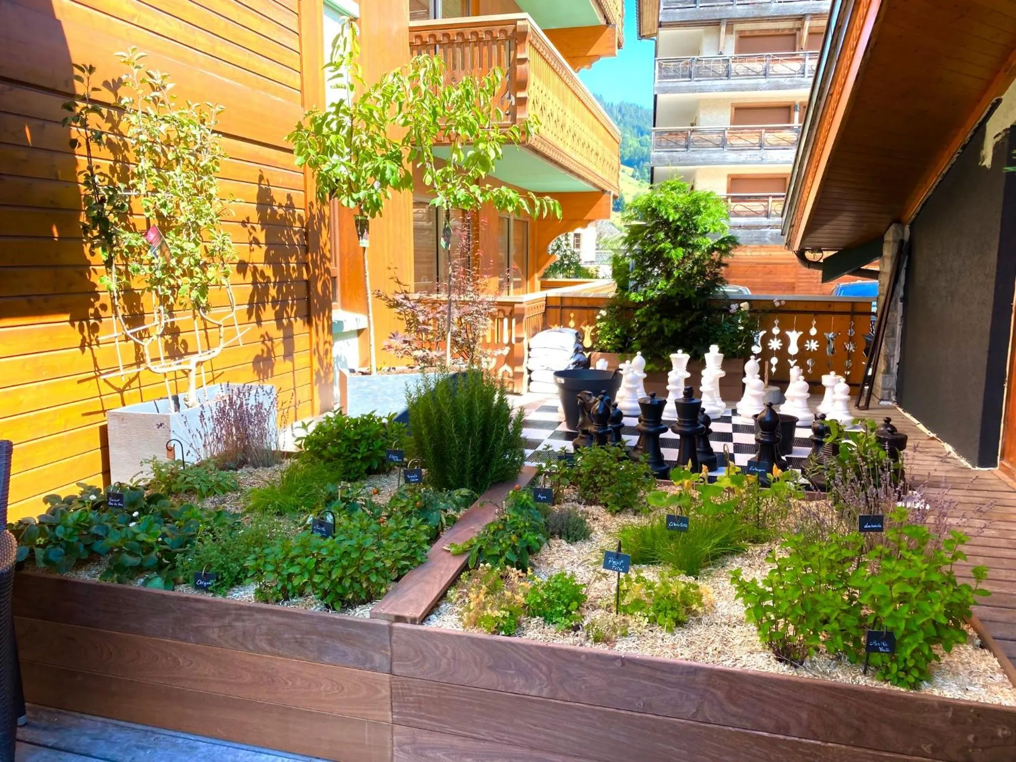 Garden in Chalet-Hôtel Le Labrador, The Originals Relais (Relais du Silence)