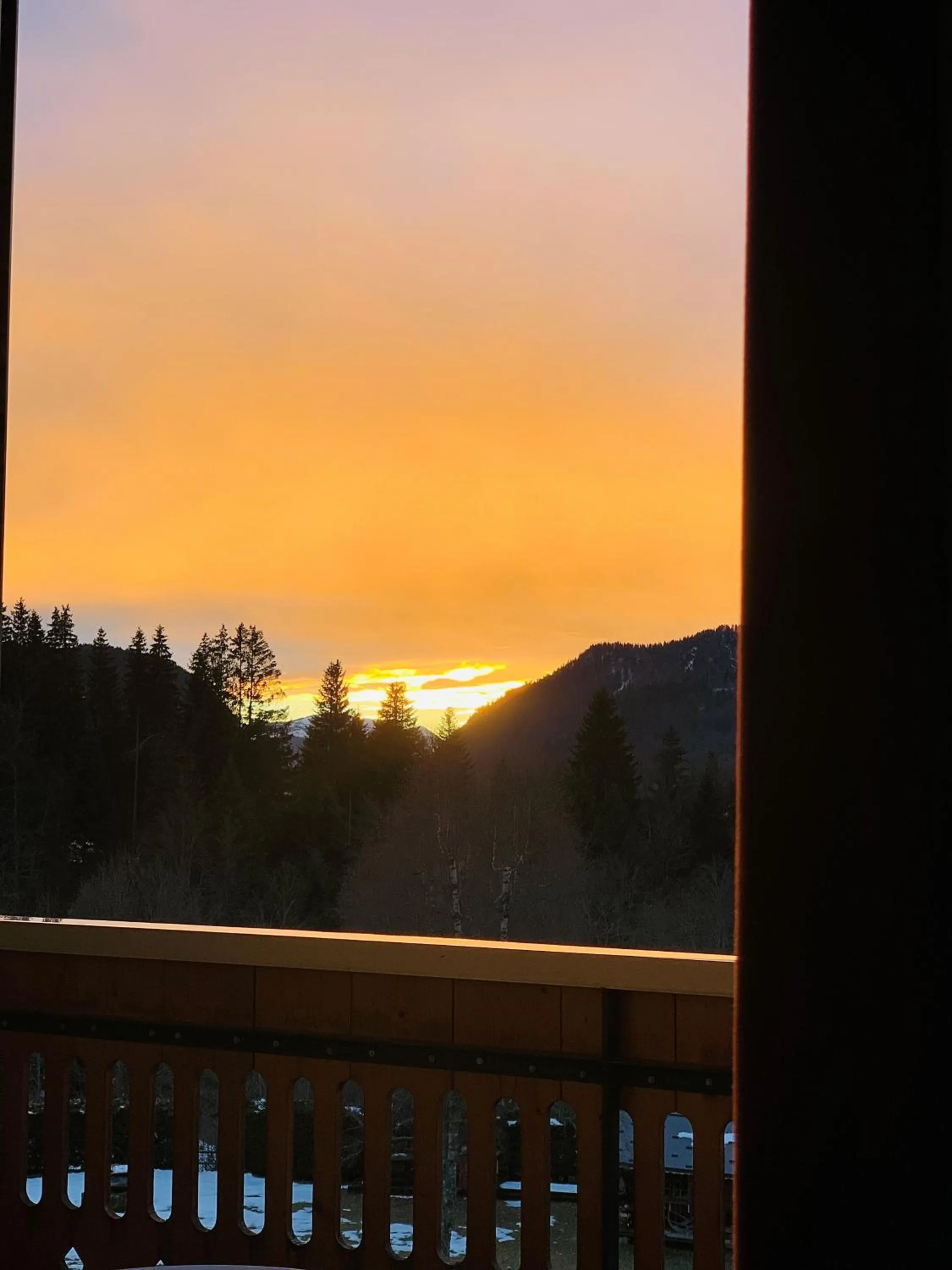 Sunrise/Sunset in Chalet-Hôtel Le Labrador, The Originals Relais (Relais du Silence)